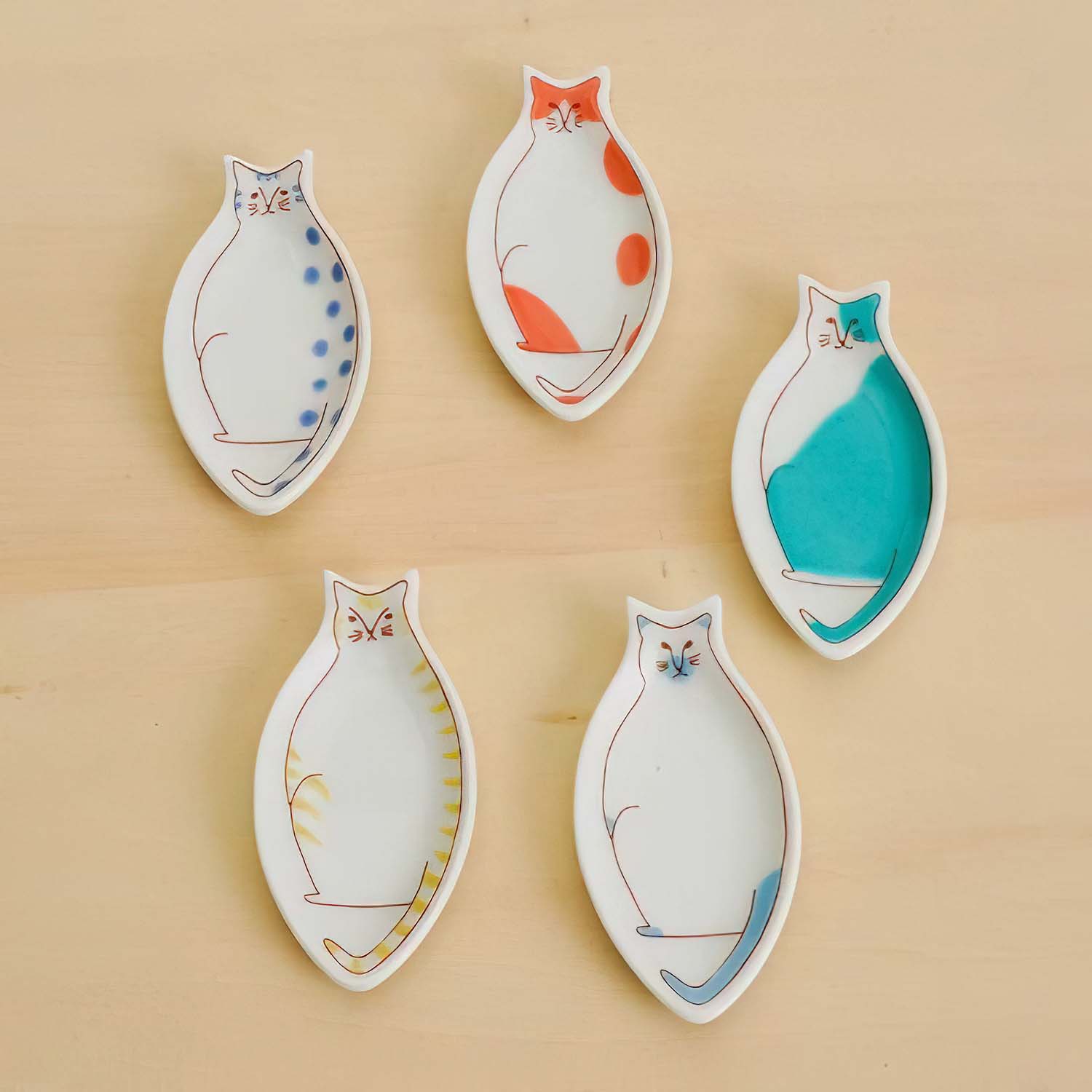 Harekutani Porcelain Cat Petit Plate - Elegant Japanese Ceramic Dish for Tea, Desserts & Home Decor | Perfect for Gifts, Afternoon Tea & Kawaii Aesthetic