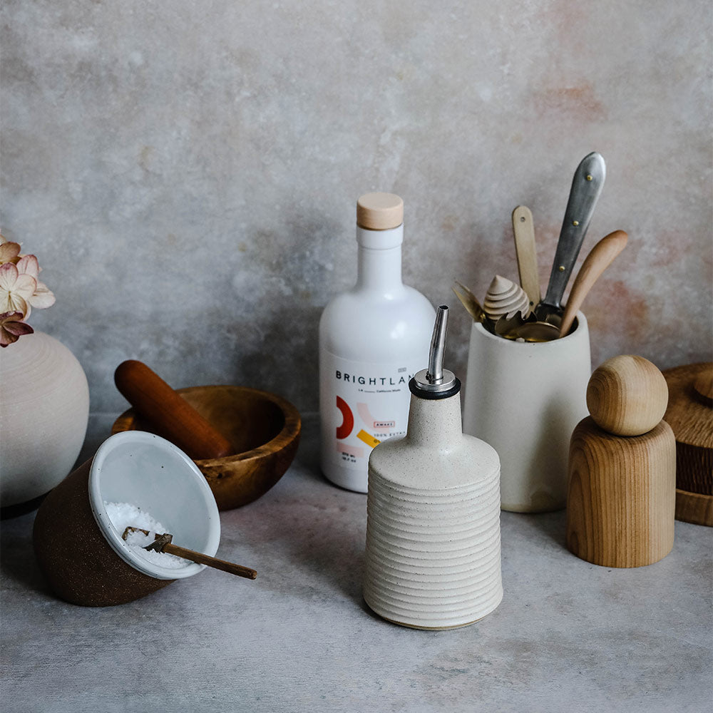 Premium Ribbed Ceramic Oil Bottle with Wooden Stopper - Elegant Kitchen Oil Dispenser for Olive, Vinegar & Cooking Oils - Perfect for Salad Dressing, Cooking & Gourmet Meal Prep