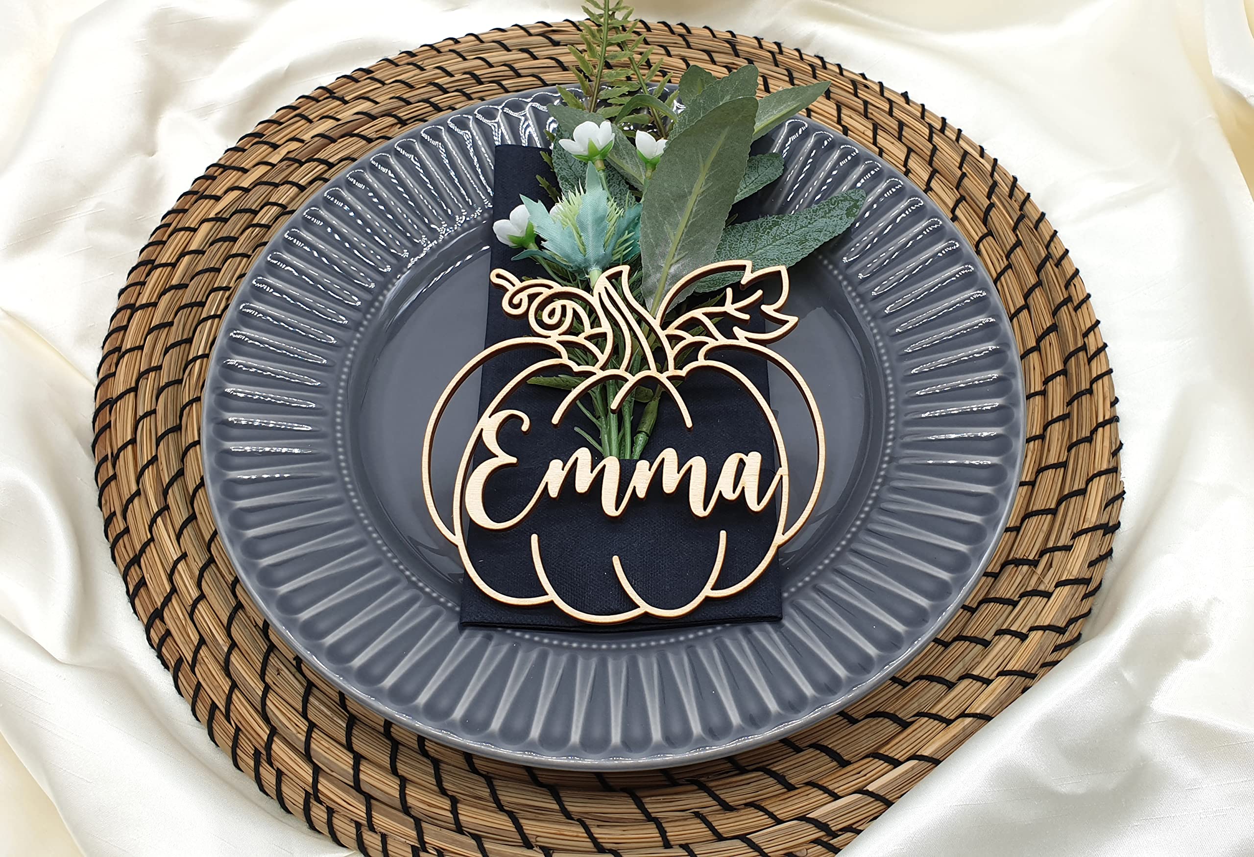 Custom Thanksgiving Place Cards - Personalized Pumpkin Dinner Place Settings & Wooden Escort Cards for Fall Weddings & Holiday Table Decor | Perfect for Autumn Celebrations, Dinner Parties & Seasonal Centerpieces