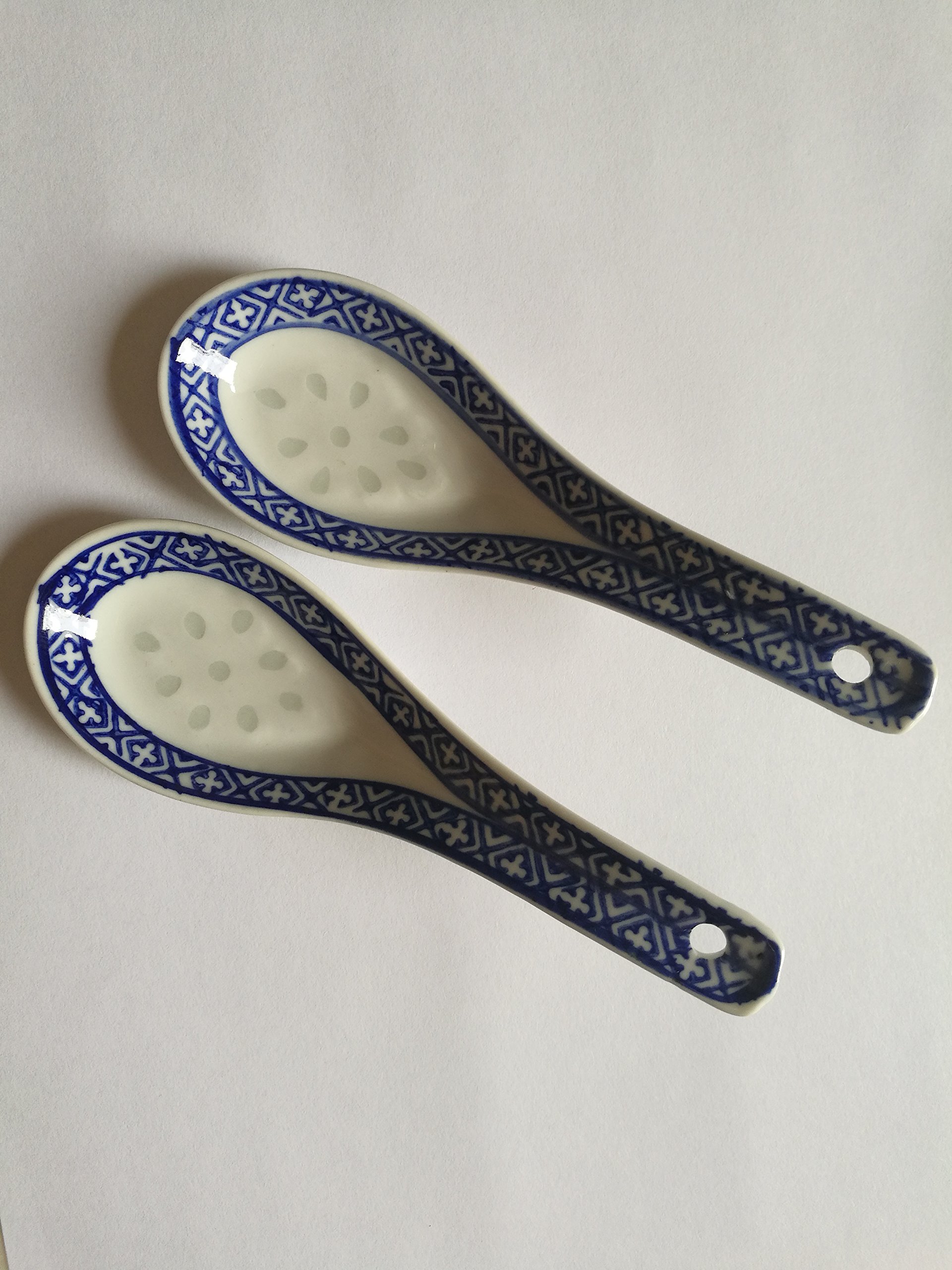 2Pcs Chinese Blue and White Porcelain Soup Spoons - Handcrafted Ceramic Asian Soup Spoon Set for Ramen, Pho, Noodles & Hot Dishes - Elegant Dining & Home Decor