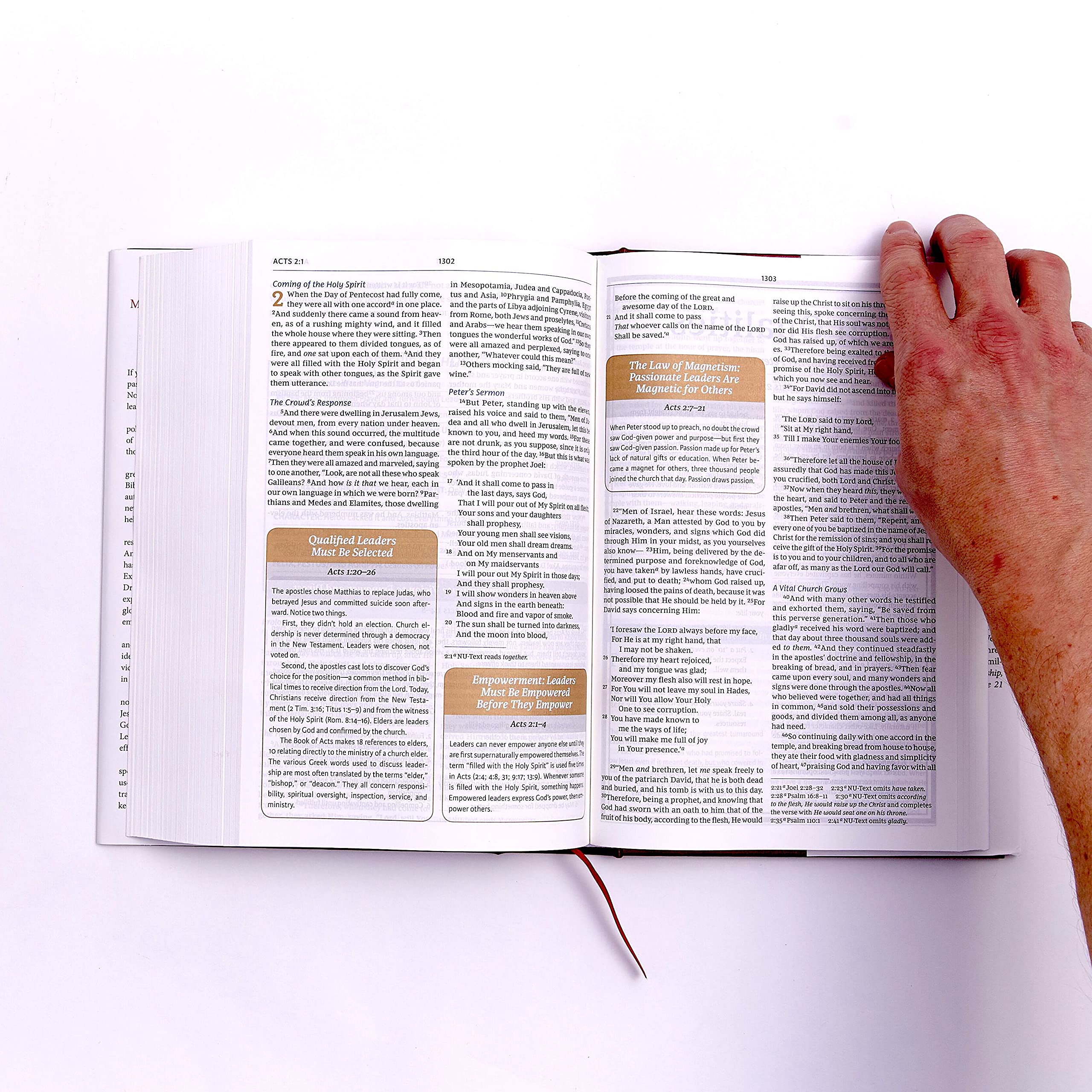 NIV Maxwell Leadership Bible, 3rd Edition - Genuine Leathersoft Cover in Black with Comfort Print | New International Version Holy Bible for Christian Leaders, Business Professionals & Daily Devotion