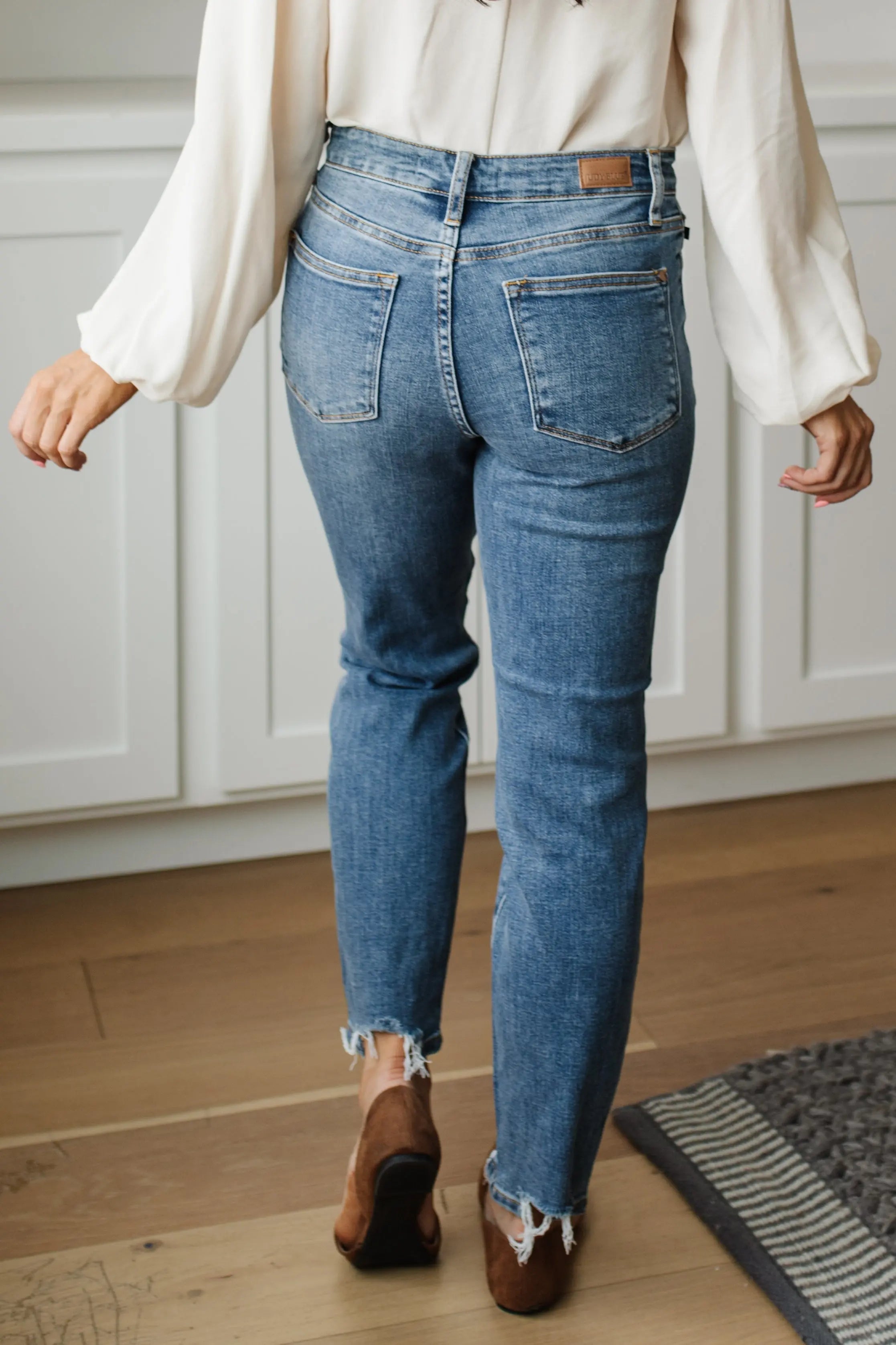 Mid-Rise Distressed Hem Slim Fit Jeans for Women - Perfect for Casual Outfits & Everyday Wear
