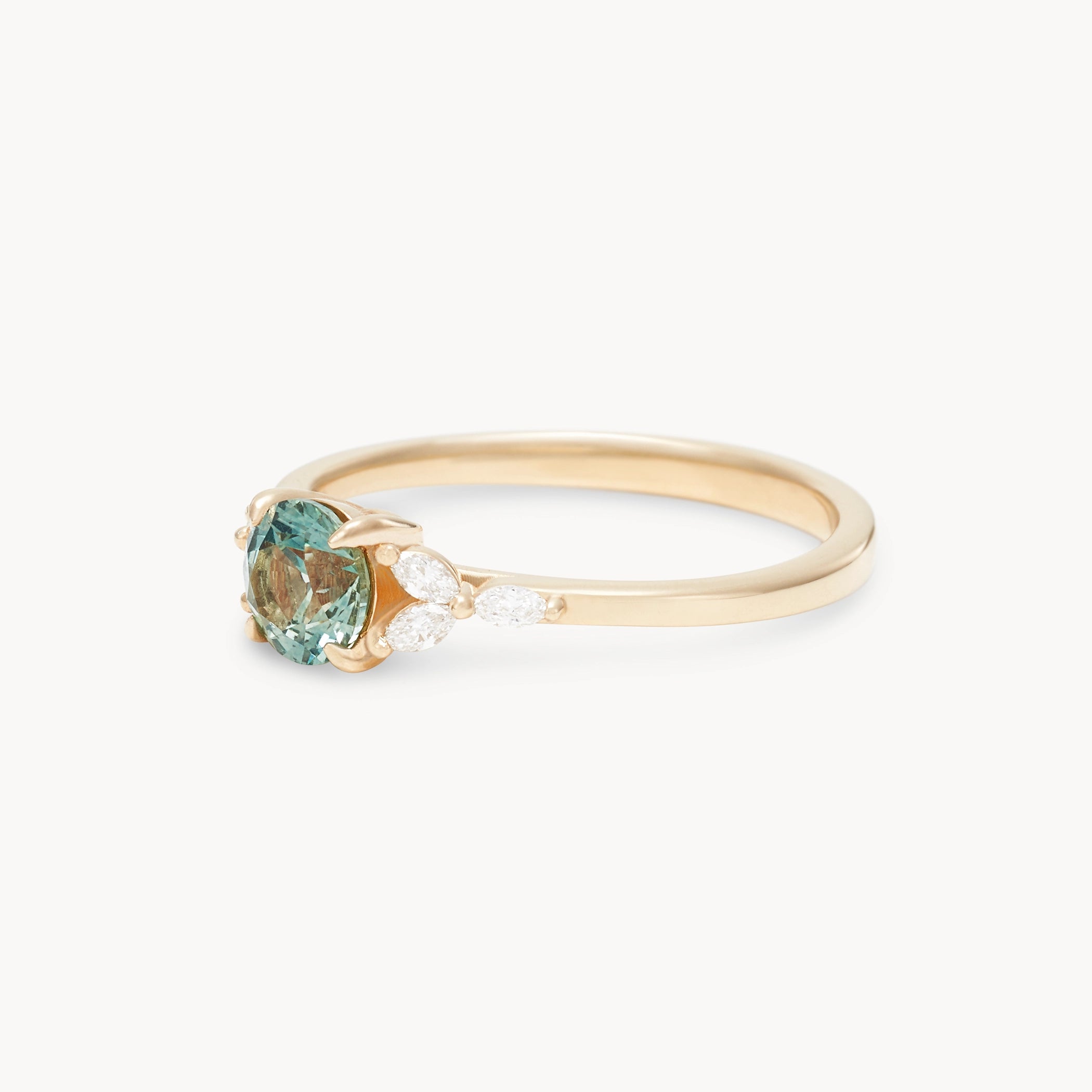 Unique 14K Yellow Gold Engagement Ring with Round Sapphire & Brilliant Diamonds – Perfect for Proposals, Anniversaries & Special Occasions