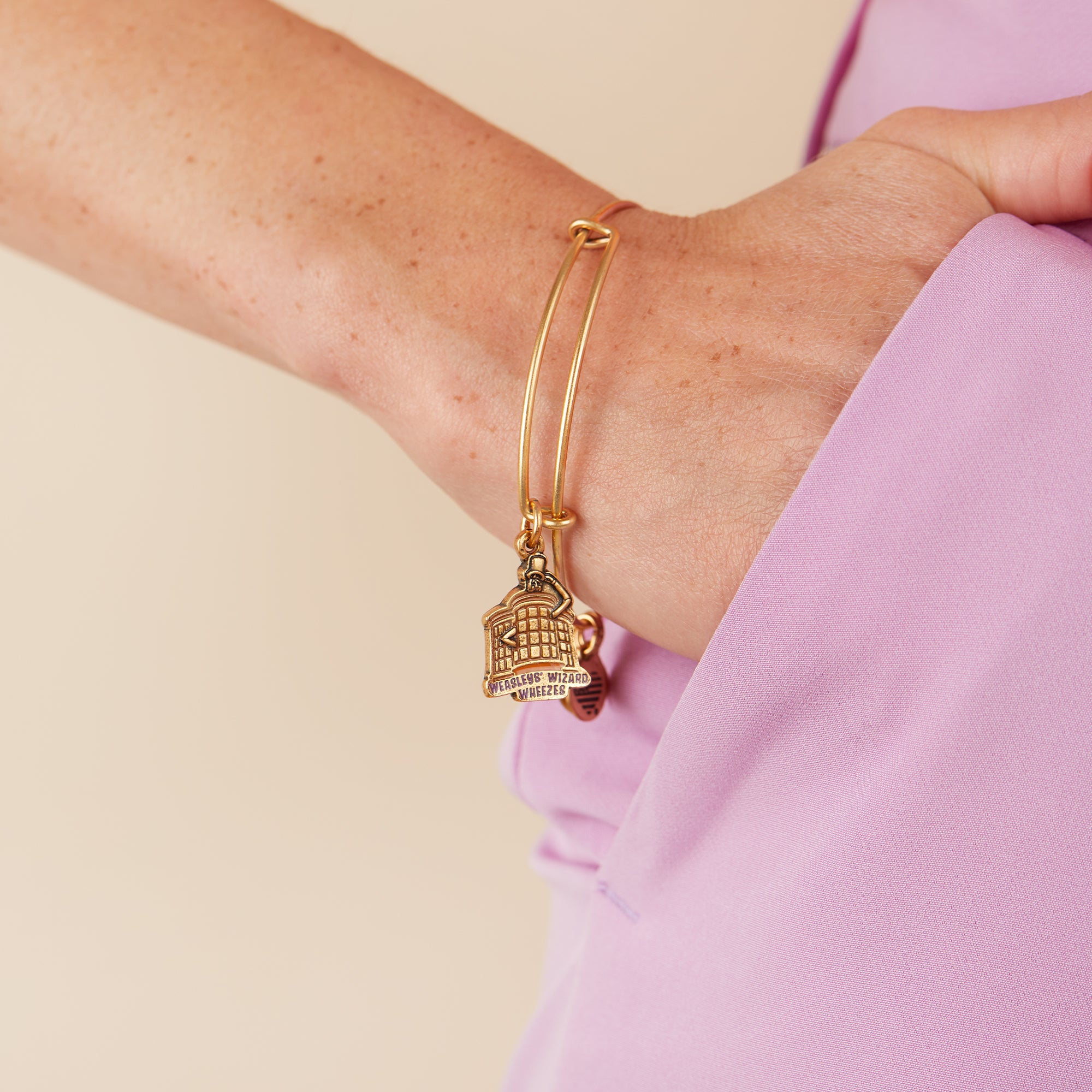 Harry Potter™ 'Weasleys Wizard Wheezes' Charm Bangle - Official Wizarding World Jewelry for Cosplay, Gifts & Harry Potter Fans | Perfect for Halloween, Themed Parties & Collectors