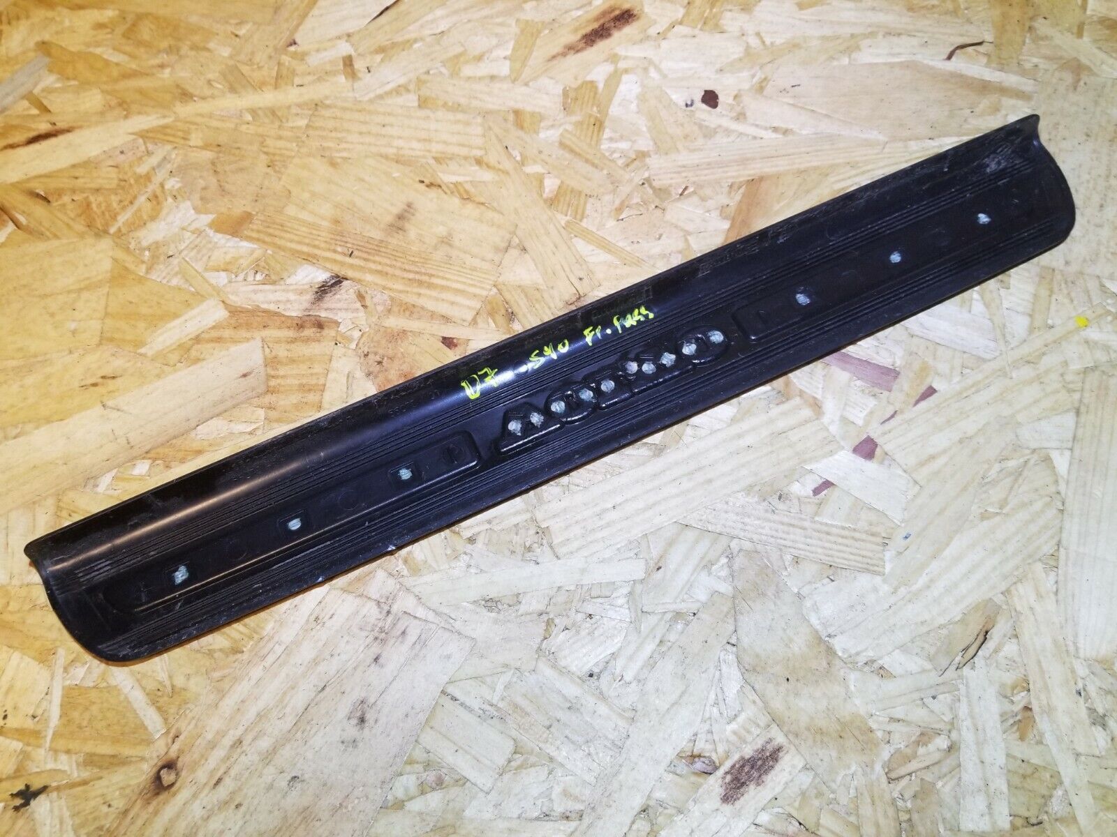 2005-2007 Volvo S40 Front Door Sill Plates Left & Right Pair OEM 08622671 - Perfect Fit for Car Interior Protection & Style Upgrade