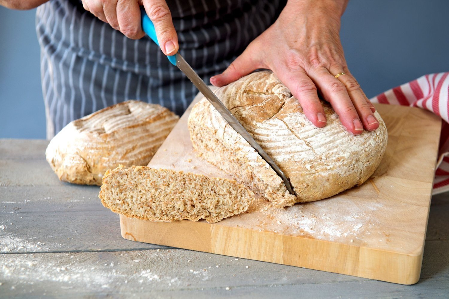 EOOCVT 7 Inch Round Banneton Bread Proofing Basket - Handmade Rattan Brotform with Linen Liner for Artisan Sourdough, French Bread (18x9cm) | Perfect for Home Baking, Bread Making & Dough Rising