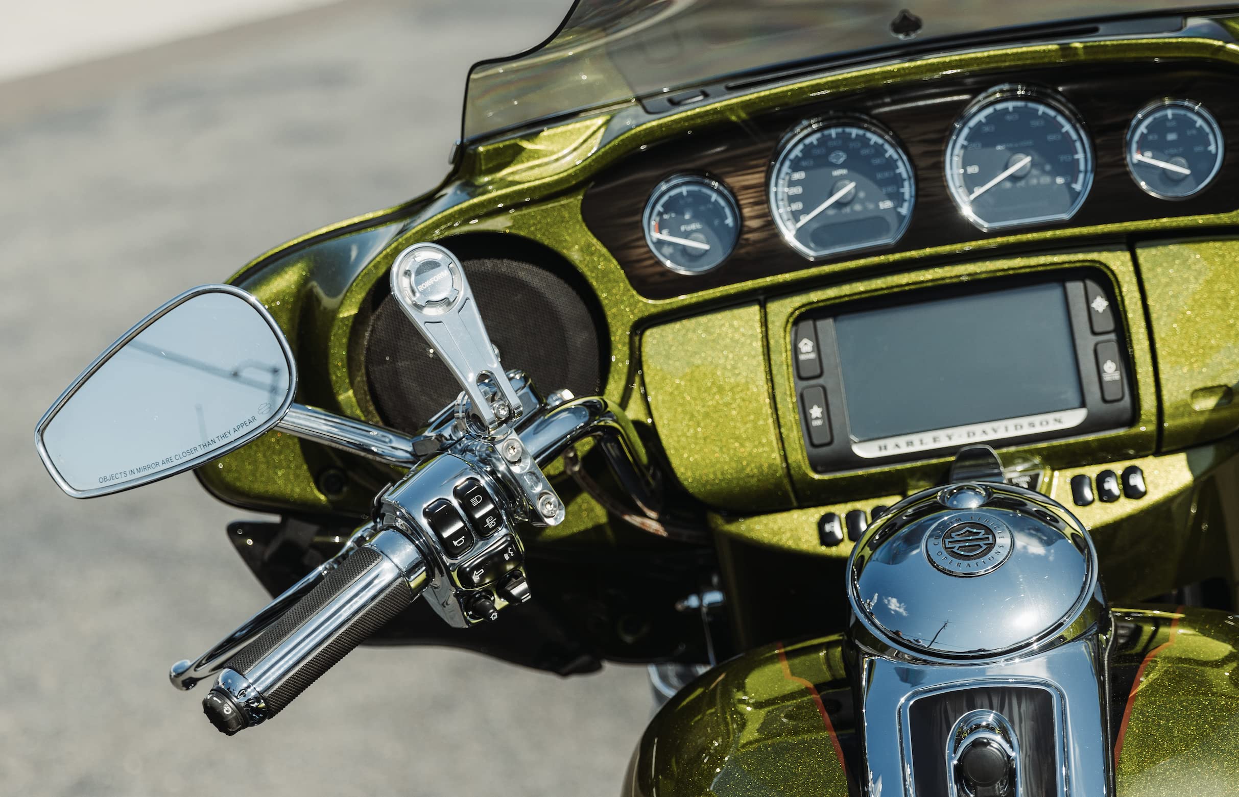 ROKFORM Motorcycle Phone Mount - Secure Quad Tab Twist Lock & Built-in Magnet for Harley's, Polished Aluminum, Perfect for Adventure Riding & Daily Commutes