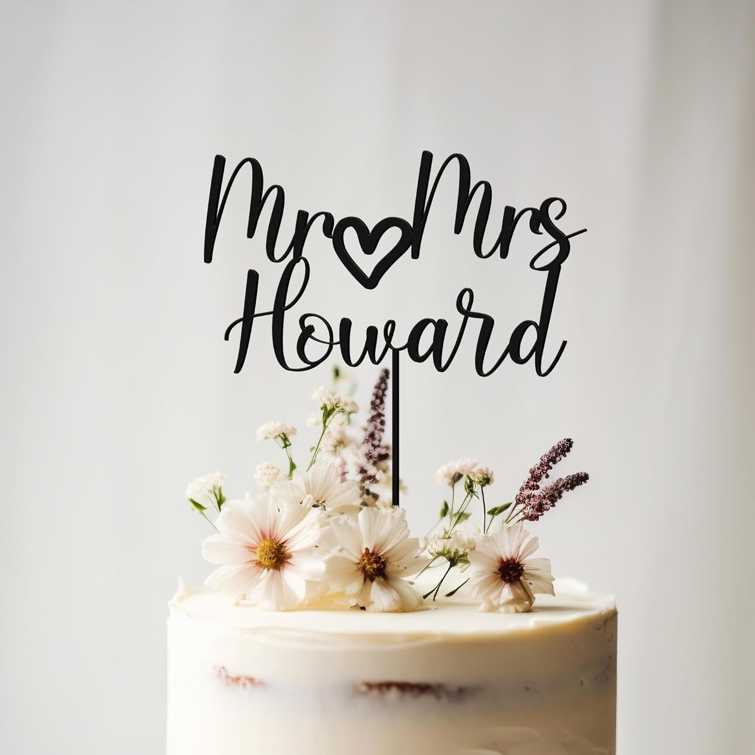 Elegant Heart Wedding Cake Toppers in Gold, Silver & Black - Mr & Mrs Personalized Cake Decorations for Weddings & Anniversaries (CT17) - Perfect for Romantic Celebrations, Bridal Showers & Vow Renewals