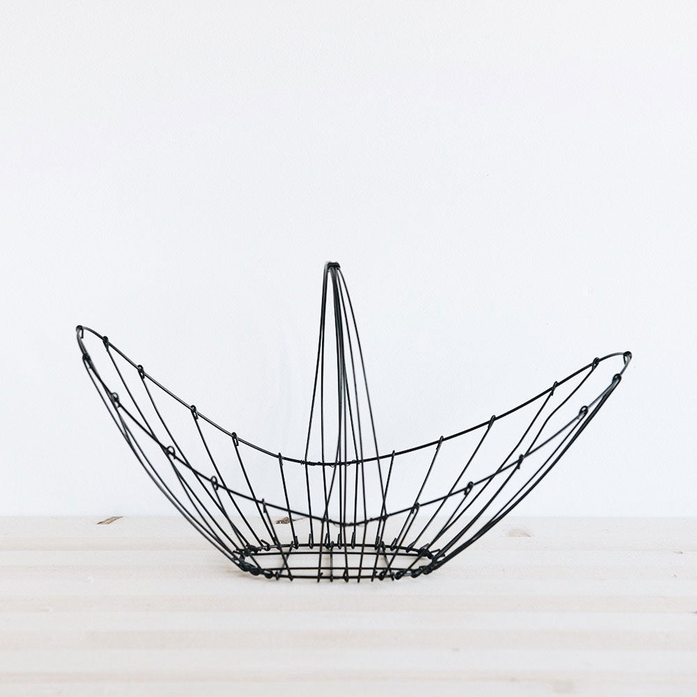 Stylish Canoe Wire Display Basket - Perfect for Home Decor, Kitchen Storage & Retail Displays | Rustic Farmhouse Organizer for Fruits, Vegetables, Magazines & More