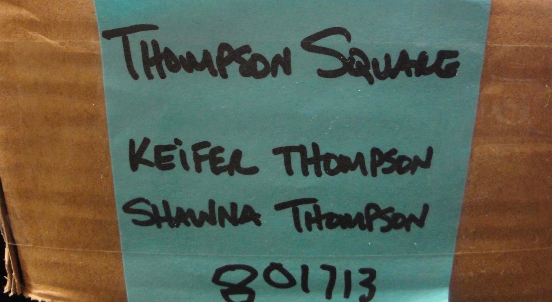 Thompson Square Hand Signed Autographed Electric Guitar - Kiefer & Shawna GA 801713 - Perfect for Collectors, Music Fans & Home Decor