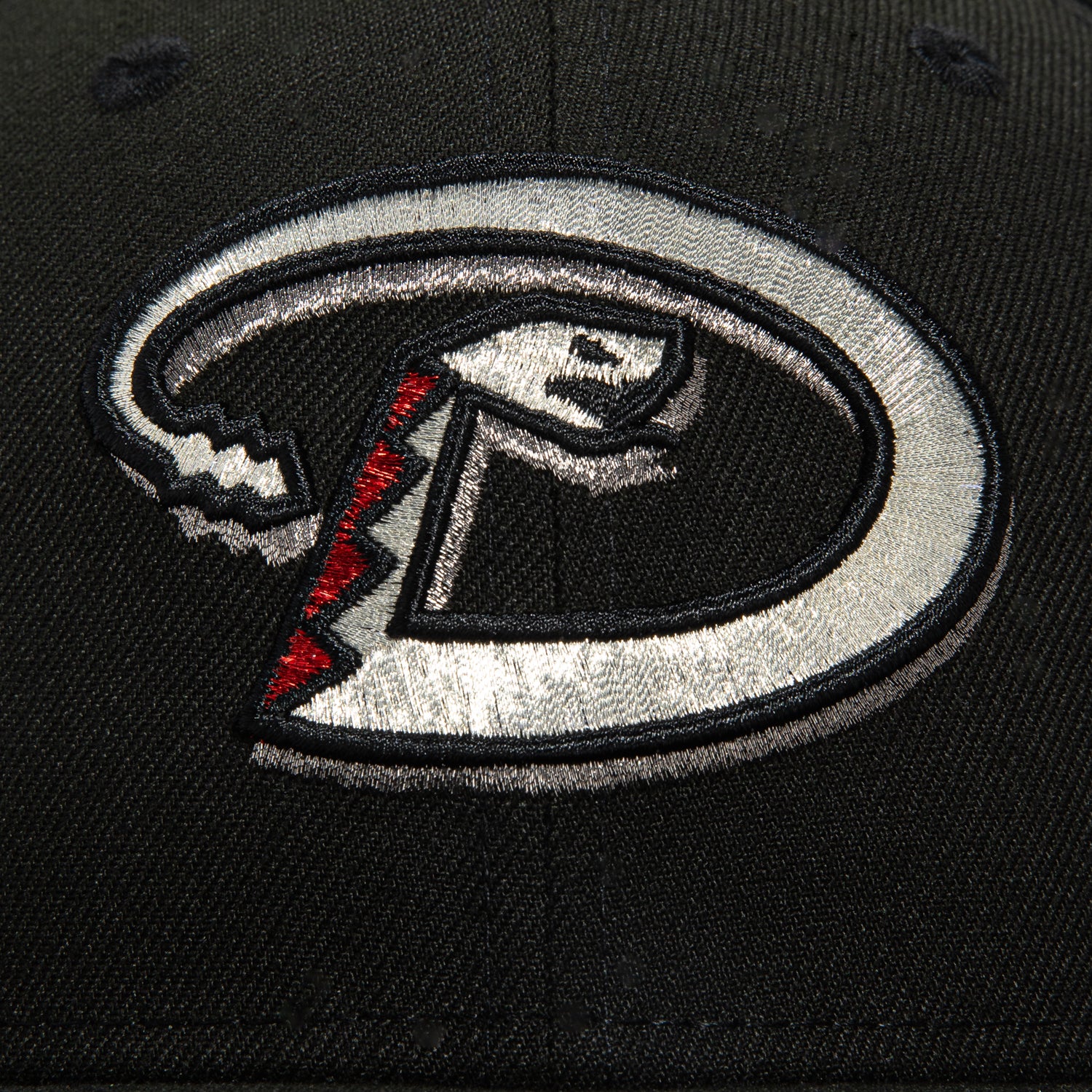 New Era 59Fifty Arizona Diamondbacks Inaugural Patch Baseball Cap - Black, Metallic Silver, Red - Official MLB Hat for Baseball Games & Streetwear Fashion