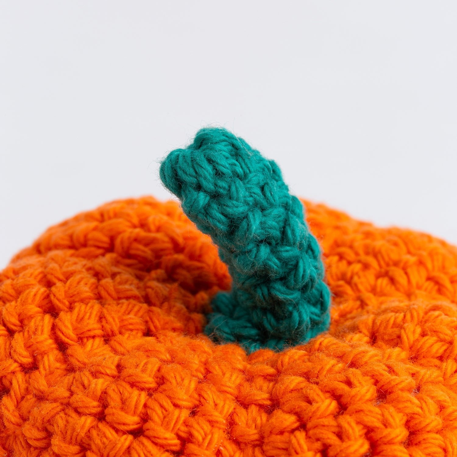 DIY Pocket Pumpkin Crochet Kit - Complete Beginner-Friendly Crochet Set with Yarn, Hook & Instructions - Perfect for Fall Decor, Halloween Crafts & Handmade Gifts