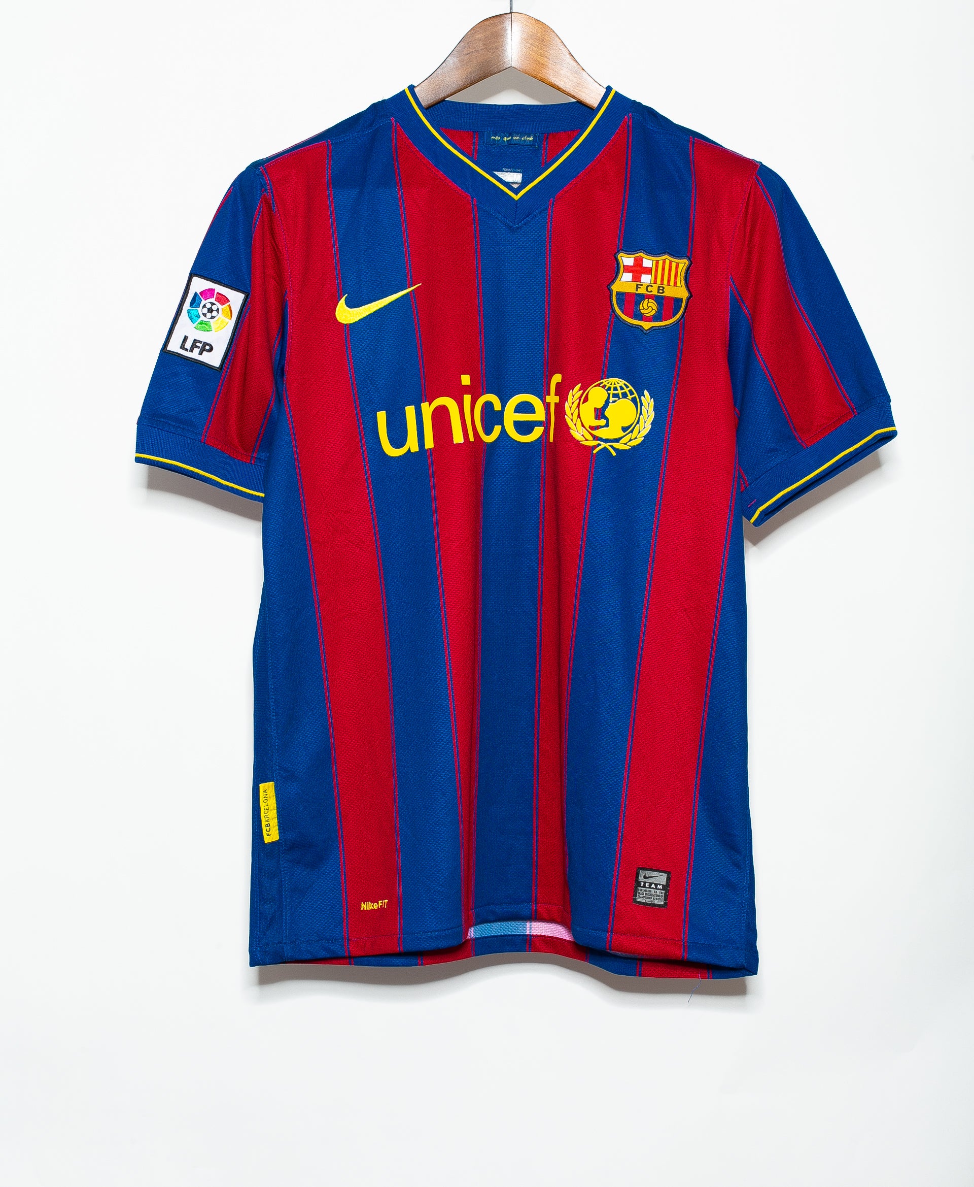 2009 FC Barcelona Home Jersey #6 Xavi (M) - Authentic Soccer Shirt for Fans & Collectors - Perfect for Matches, Gifts & Memorabilia