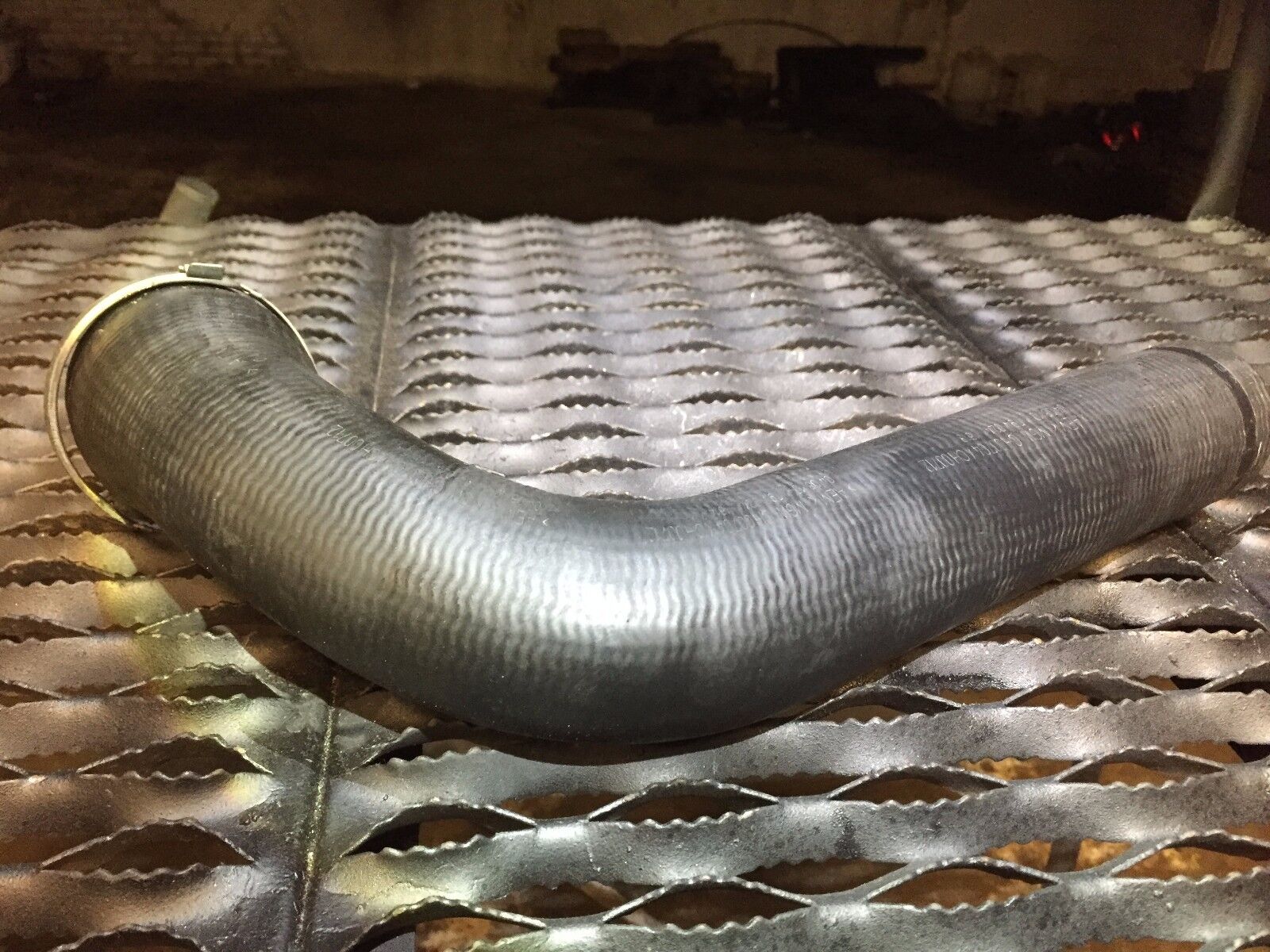 Volvo S40 T5 2.5 Turbo Intercooler Tube Hose Line Pipe OEM Replacement for 2005-2011 Models - Perfect for Turbo Performance Upgrades & Engine Maintenance