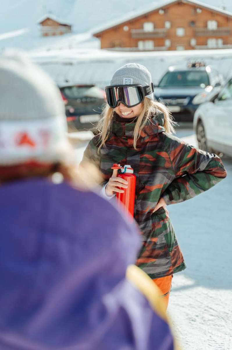 686 Women's GLCR GORE-TEX Willow Insulated Winter Jacket 2022 - Waterproof Windproof Ski Jacket for Snowboarding & Outdoor Activities