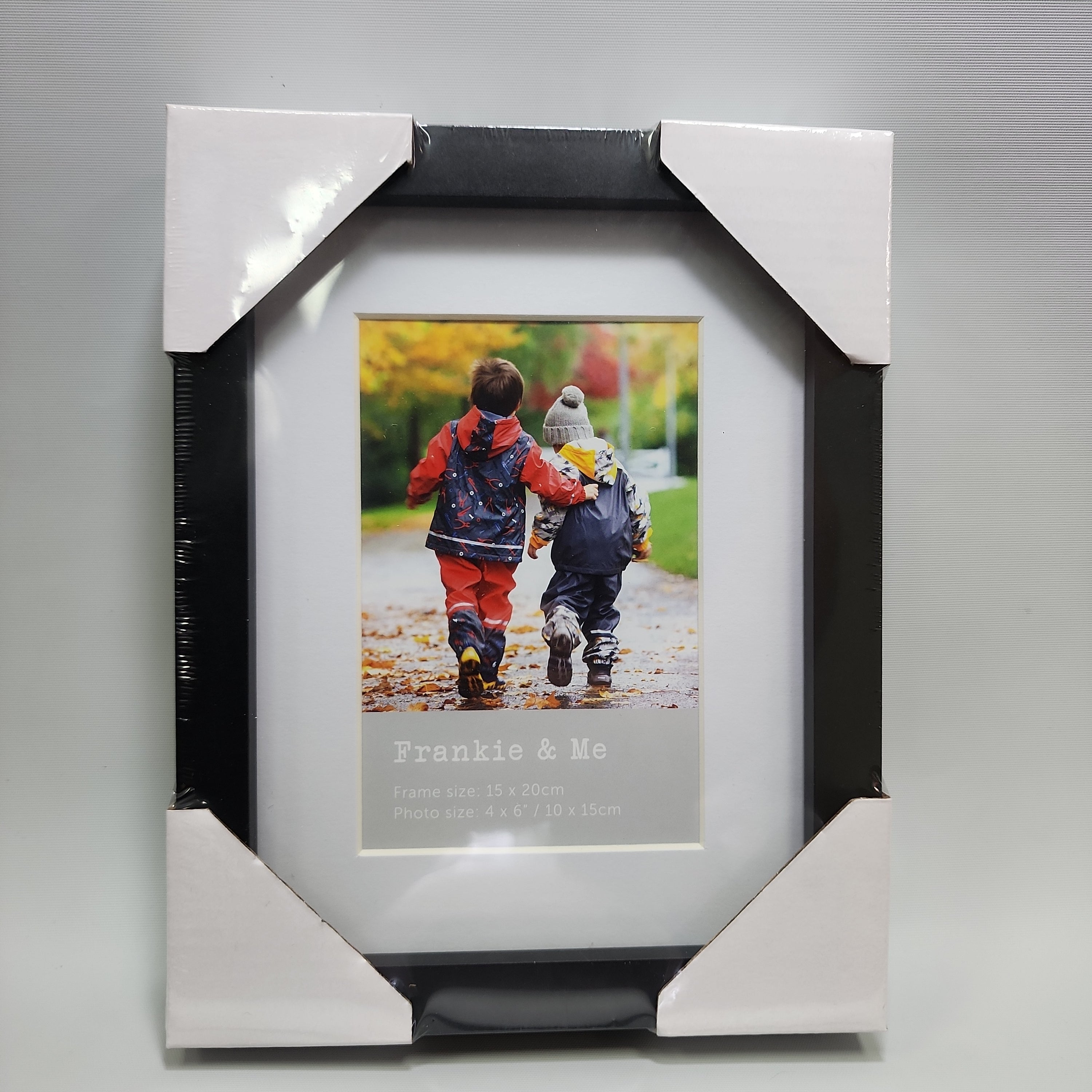 Frankie and Me Border Black 4x6 Picture Frame - Elegant Photo Display for Home Decor, Office, or Gift Giving - Perfect for Wall Art, Tabletop Displays, and Memory Keepsakes