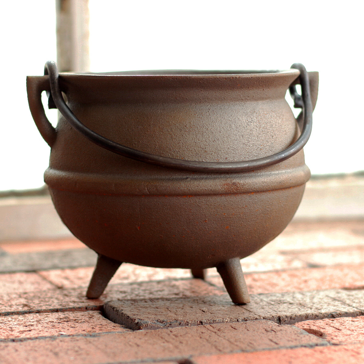2 Quart Cast Iron Pot - Heavy Duty Dutch Oven for Cooking, Baking & Serving - Perfect for Soups, Stews, Casseroles & Bread Making