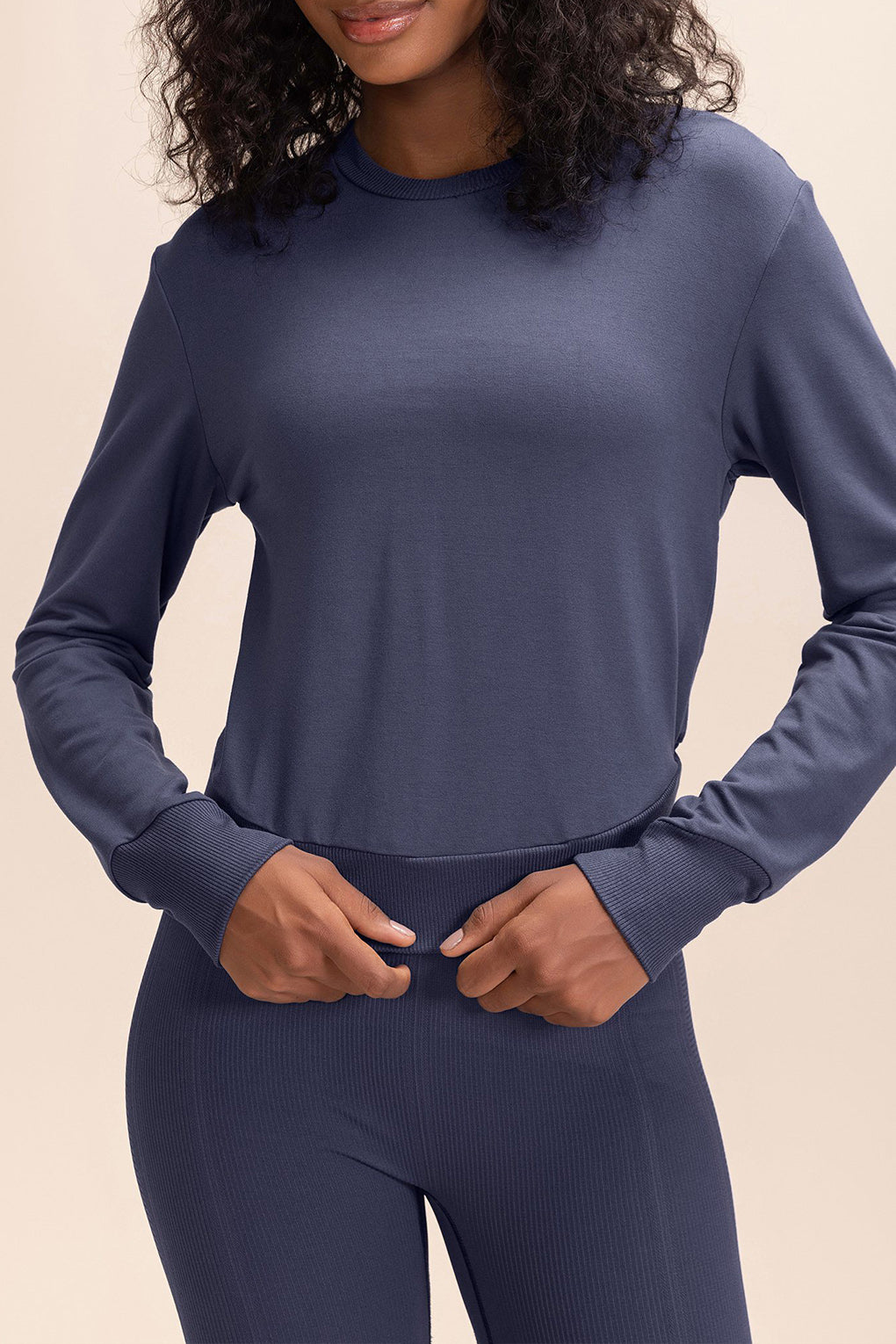 Urban Daily Cropped Sweatshirt for Women - Trendy Oversized Pullover with Ribbed Cuffs | Perfect for Casual Outfits, Streetwear & Loungewear
