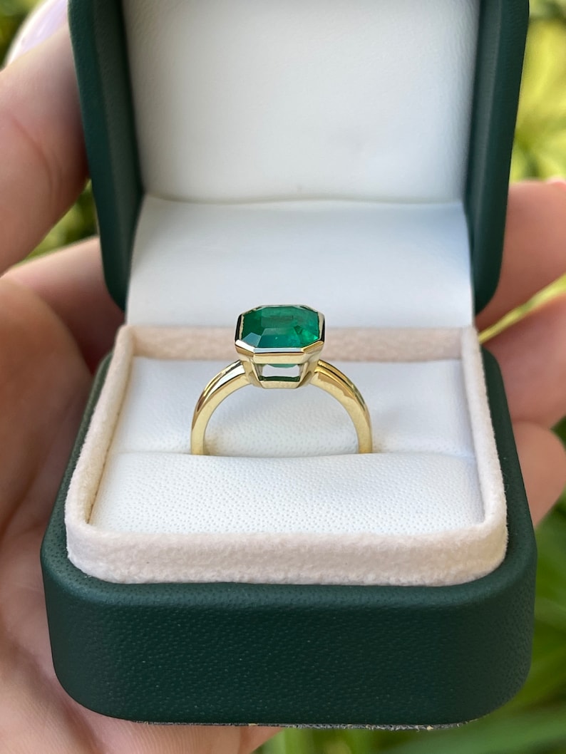 3.20ct AAA Muzo Emerald 18K Gold Double Shank Solitaire Bezel Ring for Women - Elegant Green Gemstone Engagement & Anniversary Jewelry Gift for Her - Perfect for Weddings, Proposals & Special Occasions