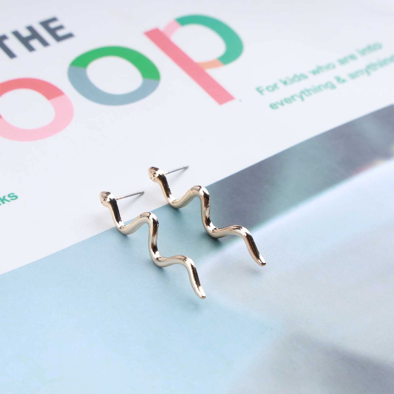 Gold Punk Snake Earrings for Women - Minimalist Serpent Studs, Retro Viper & Cobra Jewelry - Perfect for Gothic, Rock, and Boho Fashion