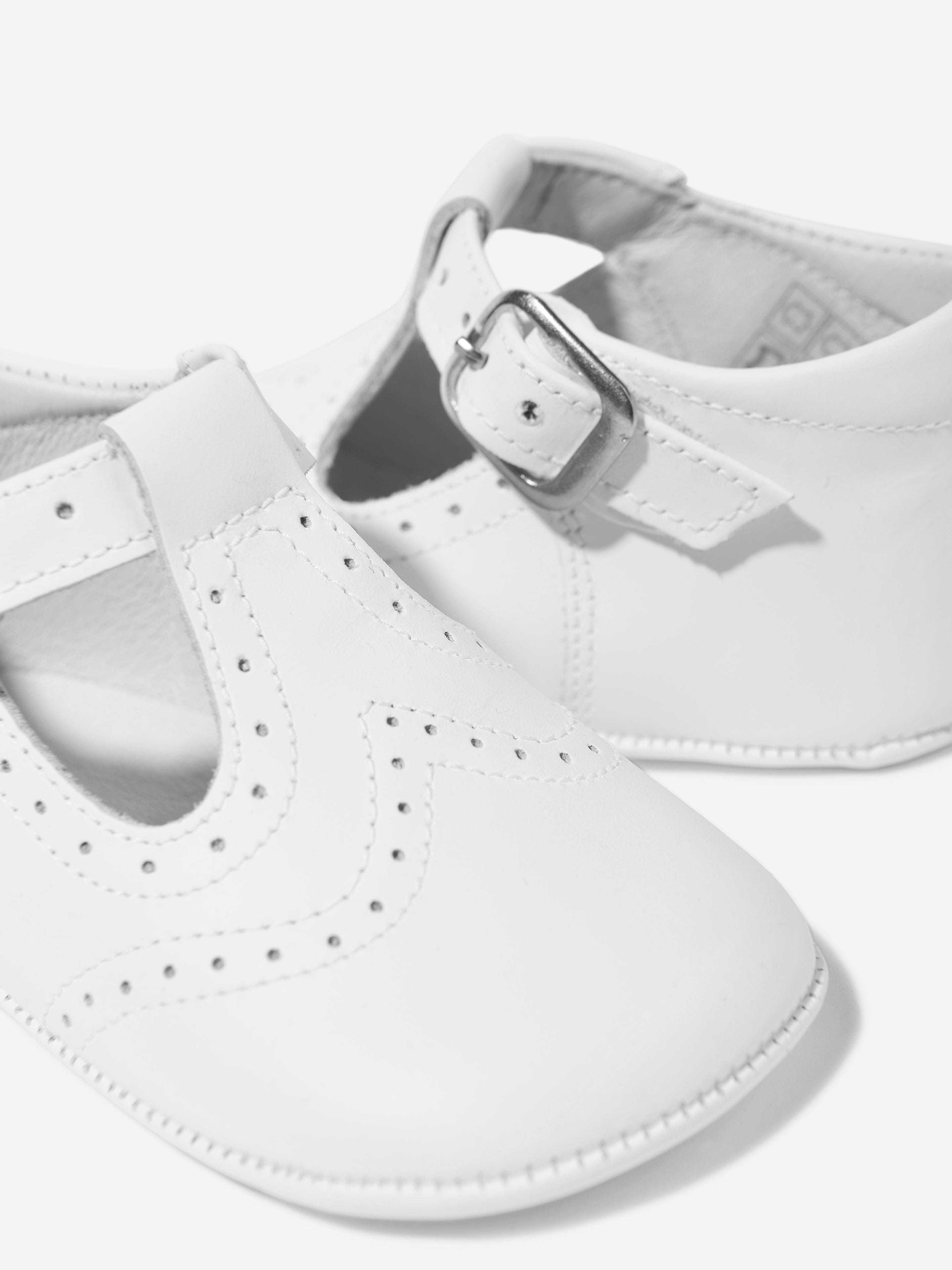 Best Baby Pre Walker Shoes in White - Soft & Comfortable First Walking Shoes for Infants - Perfect for Indoor Play & Early Steps