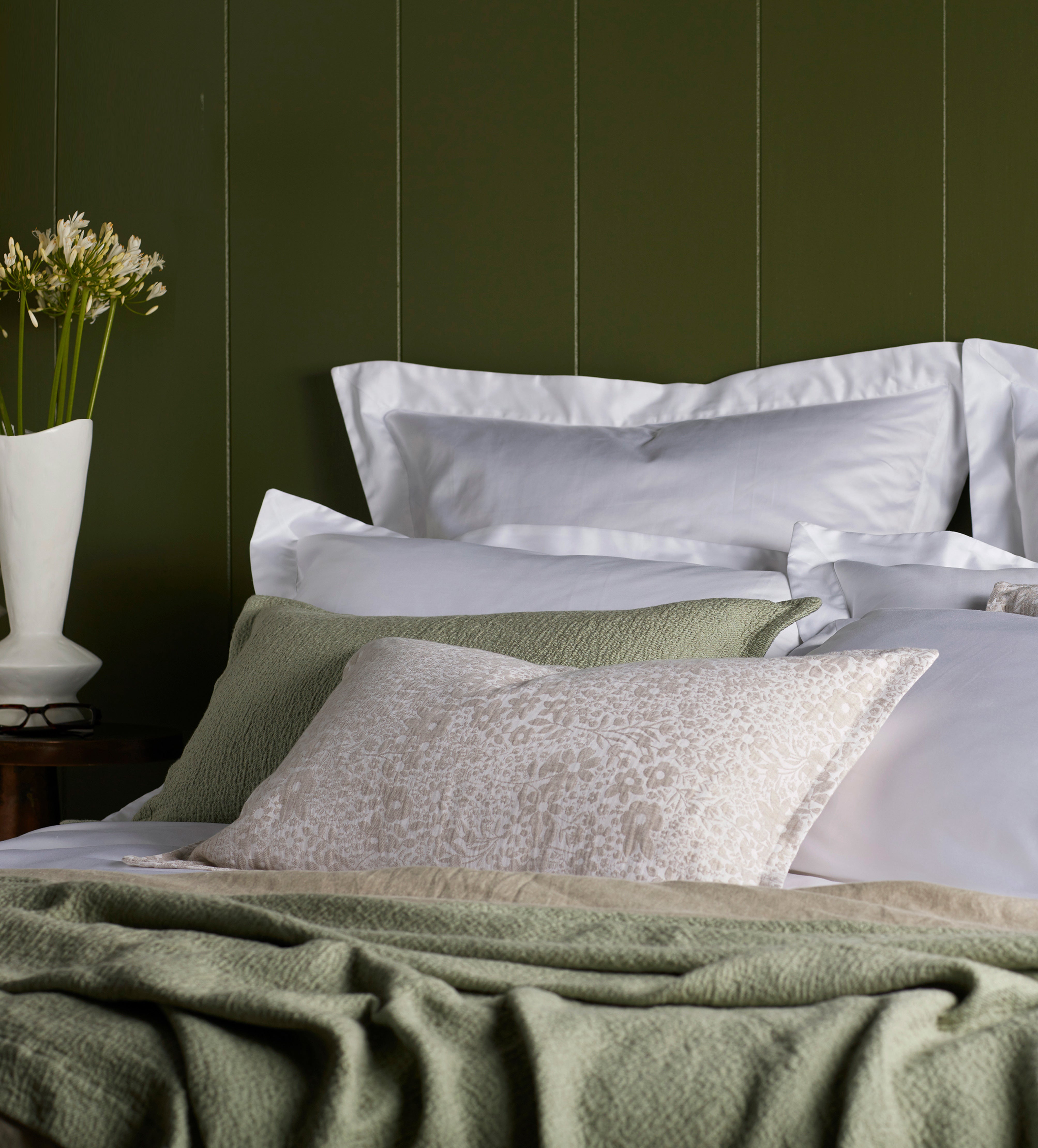Premium 600 Thread Count 100% Cotton Duvet Cover Set - White Luxury Bedding for Hotel & Home Use - Soft Breathable Queen/King Size Bed Sheet Set for Ultimate Comfort