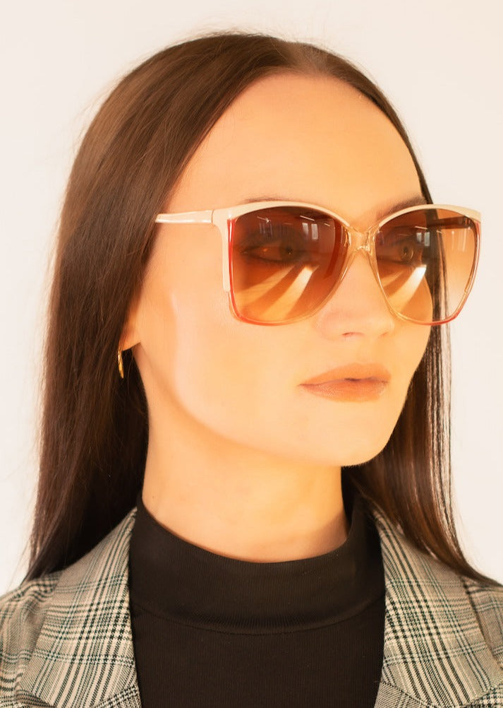 Vintage 70s Style Sunglasses for Women & Men - Retro Round Frame UV Protection Sunglasses - Perfect for Beach, Driving, and Outdoor Activities