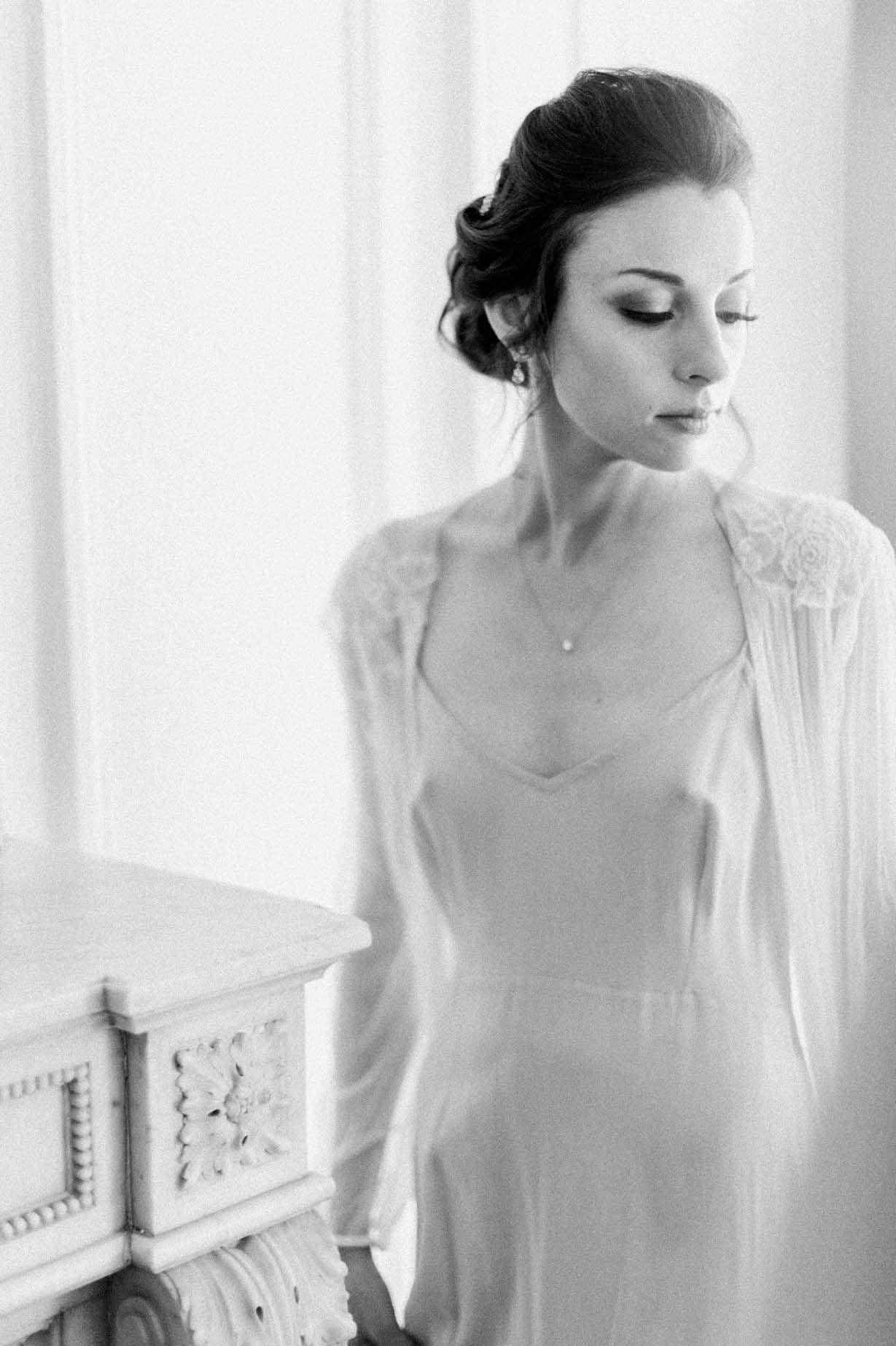Elegant Magnolia Silk Tulle French Lace Robe - Luxury Bridal Dressing Gown for Wedding, Honeymoon & Boudoir Photography