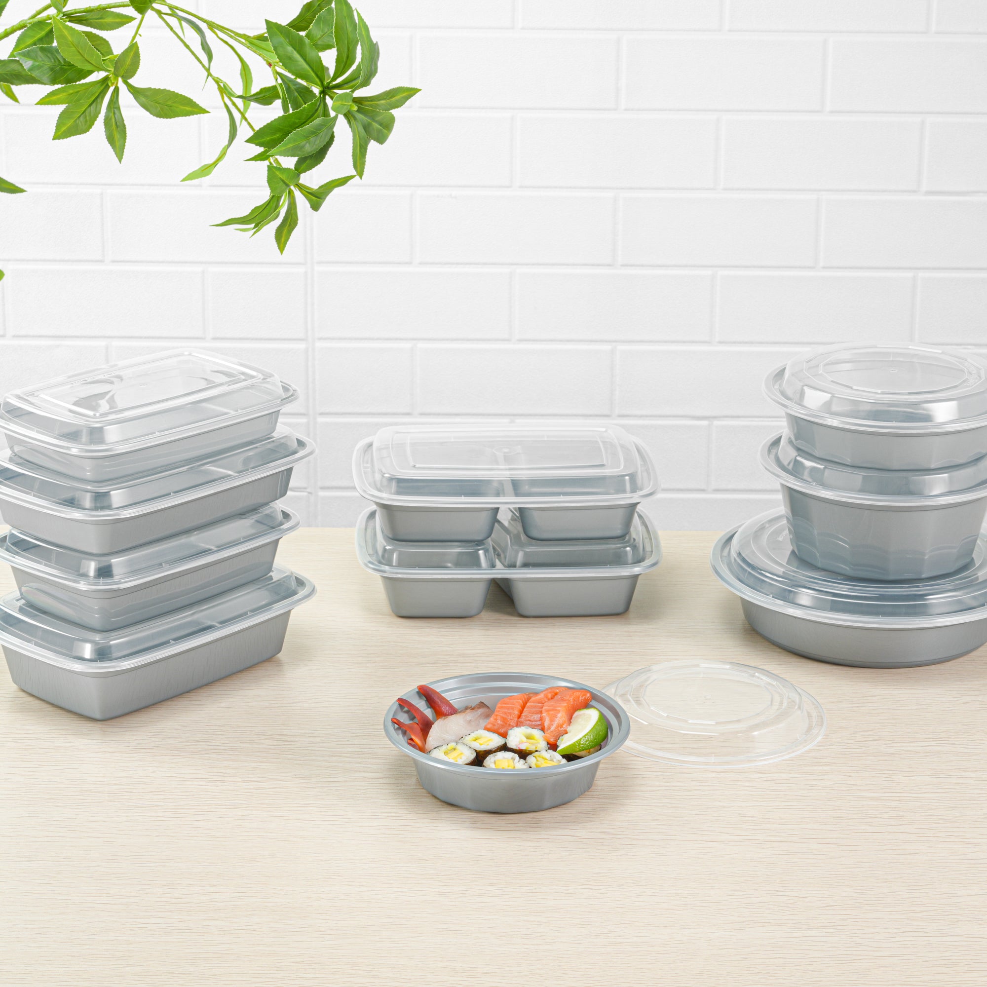 16 oz Round Silver Plastic To-Go Containers with Clear Lids - Microwave Safe, 6.25
