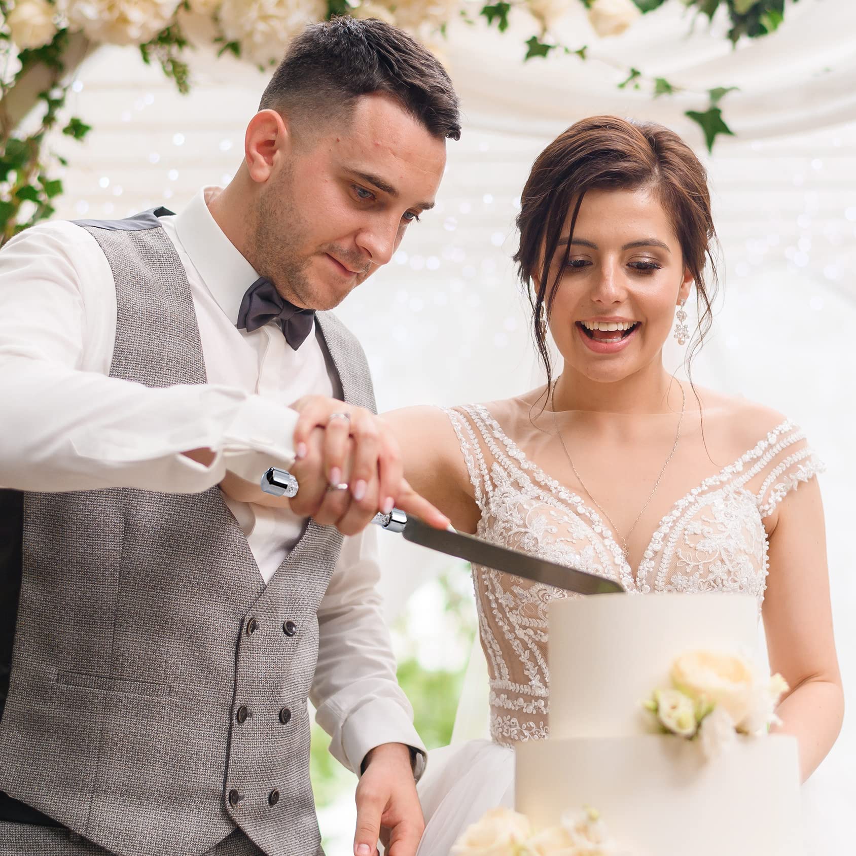 Elegant Wedding Cake Knife and Server Set with Champagne Flutes - Premium Cake Cutting Set for Weddings, Engagements & Anniversaries - Perfect Couples Gift for Wedding Ceremonies, Receptions & Romantic Celebrations