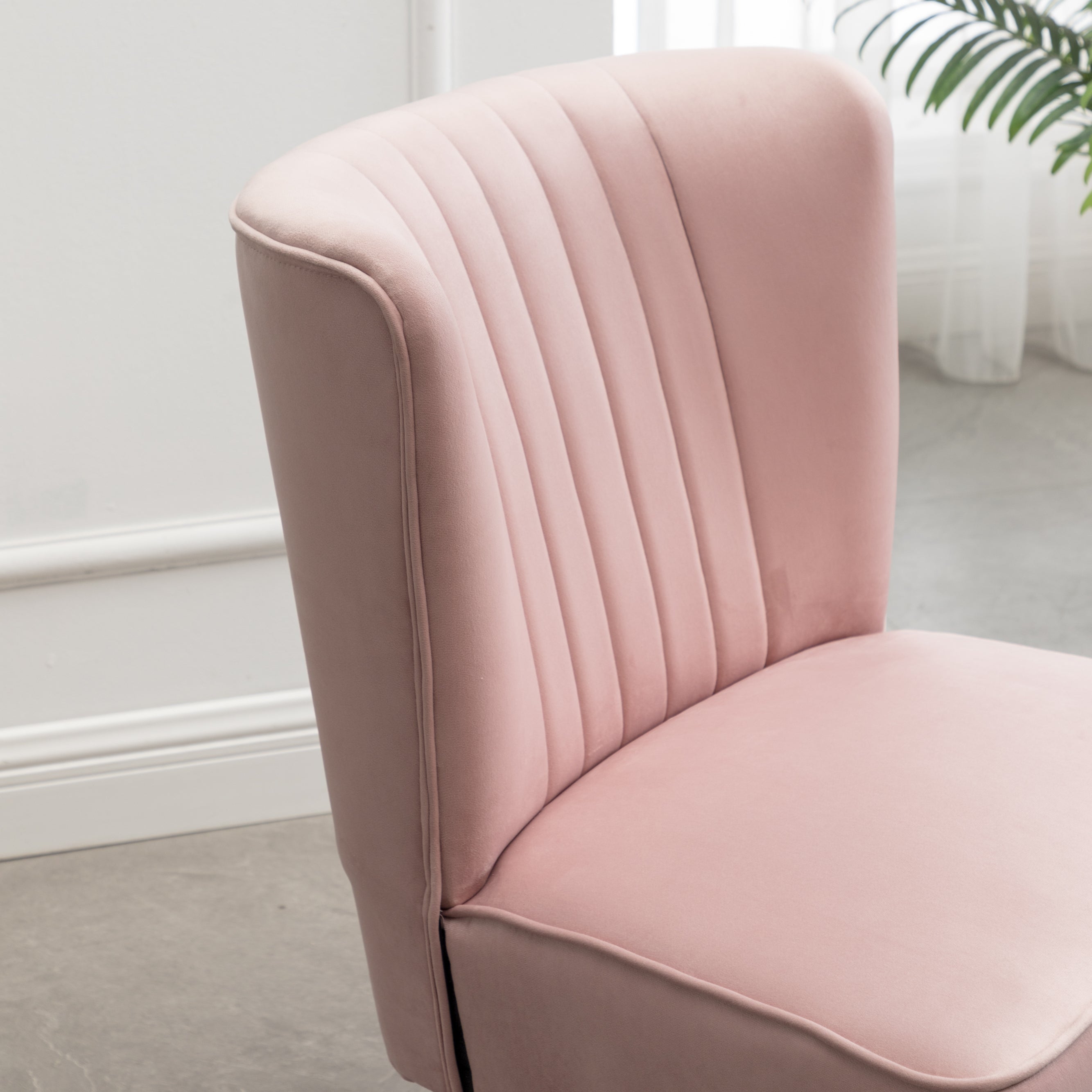 Roundhill Furniture Elon Contemporary Velvet Upholstered Accent Chair in Pink - Modern Lounge Chair for Living Room, Bedroom, or Office Decor