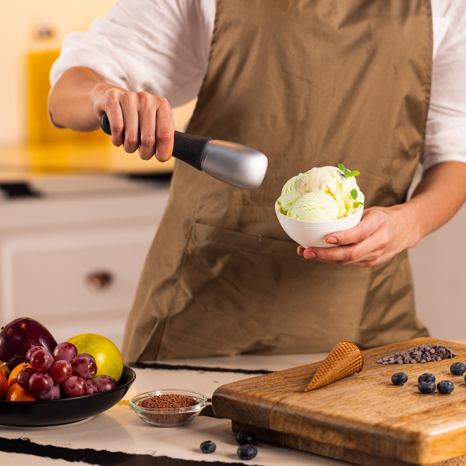 Premium Zyliss Ice Cream Scoop - Durable Stainless Steel with Comfortable Grey Handle - Perfect for Gelato, Sorbet & Frozen Desserts at Home or Parties