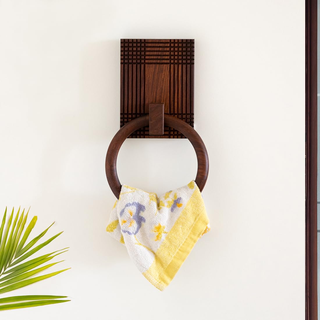 Handcrafted Sheesham Wood Checkered Frame Towel Ring Holder - Bathroom & Kitchen Towel Hanger for Wash Basin - Natural Brown Wooden Towel Organizer for Spa, Guest Bath & Farmhouse Decor