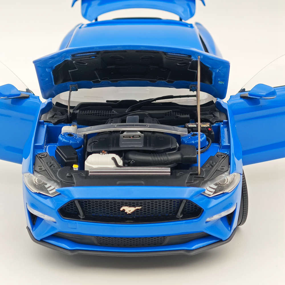 1/18 Scale Diecast Ford Mustang GT 2019 Blue Right-Hand Drive Model Car - Collectible Miniature Replica for Car Enthusiasts & Hobbyists - Perfect for Display, Gifts, and Car Show Collections