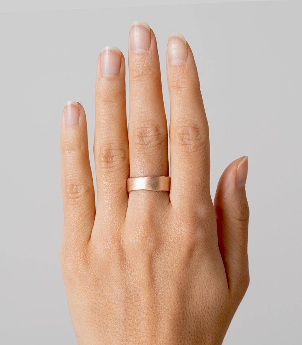 Personalized Engraved 7mm Gold Torn Paper Band Ring - Perfect for Anniversaries, Engagements & Unique Gifts