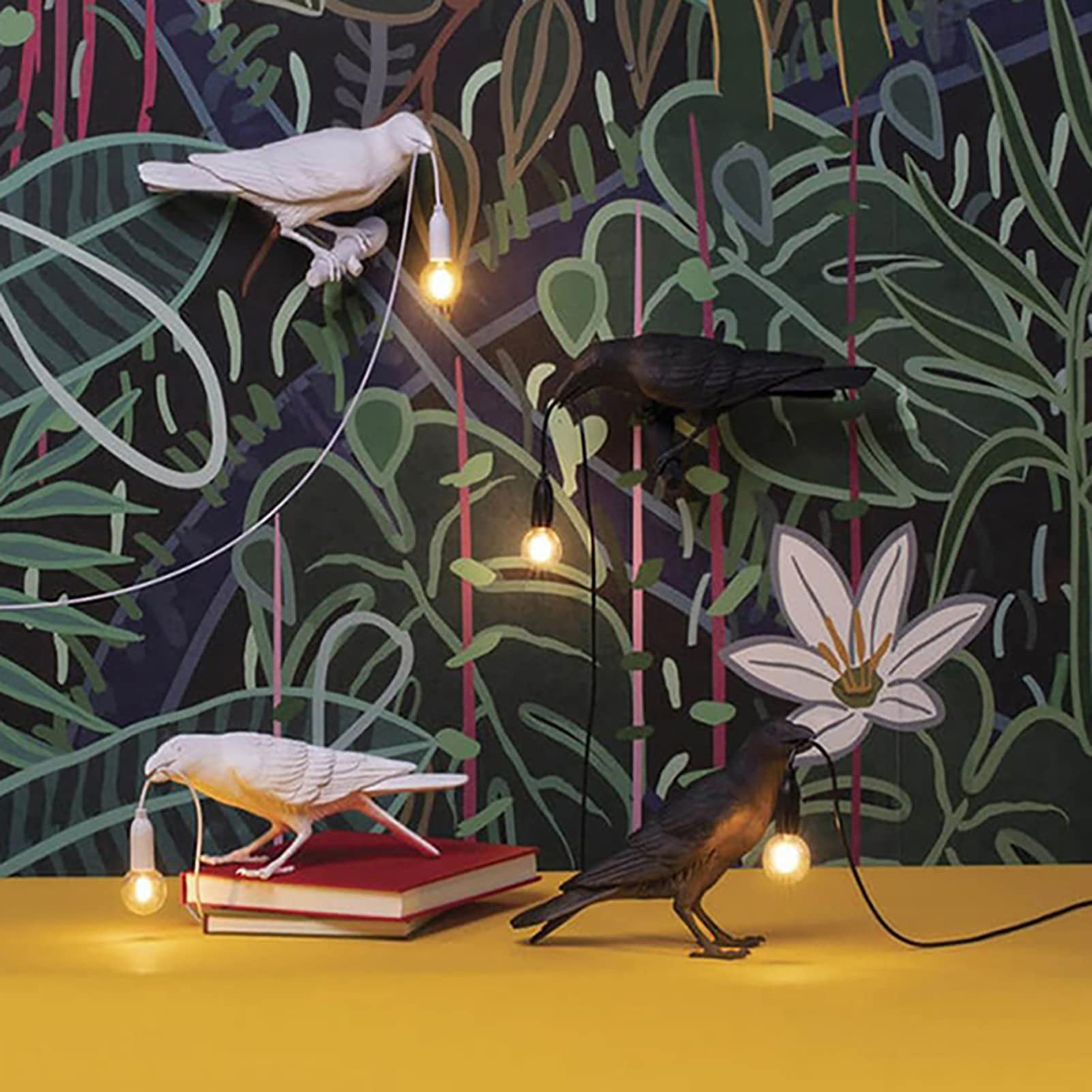 Pizga Raven Table Lamp - Realistic Resin Crow Desk Light, Art Deco Decor for Living Room & Office - Modern Black Left Raven Lamp for Home, Study, and Gothic Interior Design