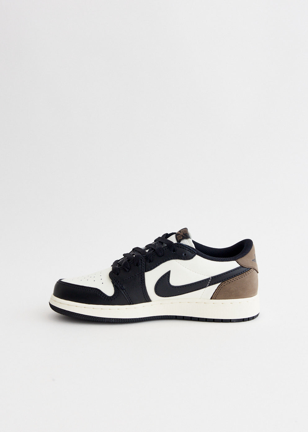 Air Jordan 1 Retro Low OG 'Mocha' Sneakers for Girls (GS) - Classic Basketball Shoes for Casual Wear & Street Style Fashion