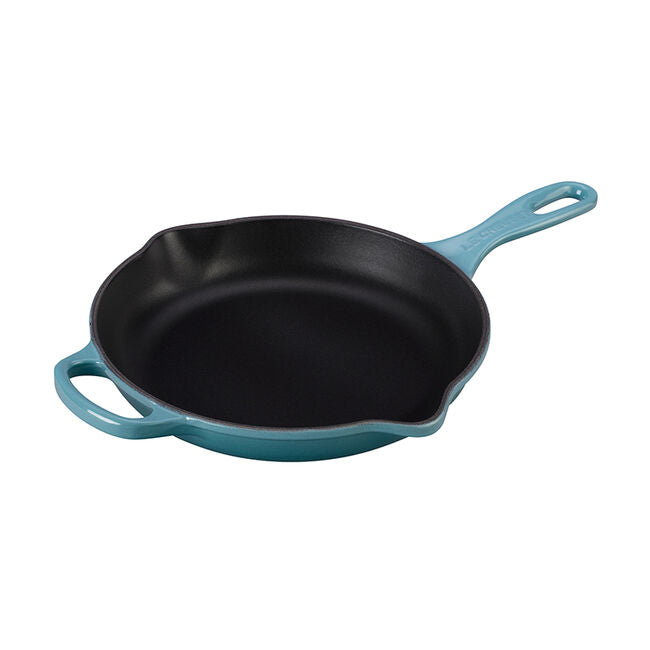 Le Creuset Signature 10.25 Inch Enameled Cast Iron Skillet - Premium Non-Stick Cookware for Searing, Baking & Frying - Perfect for Stovetop, Oven & Grill Use