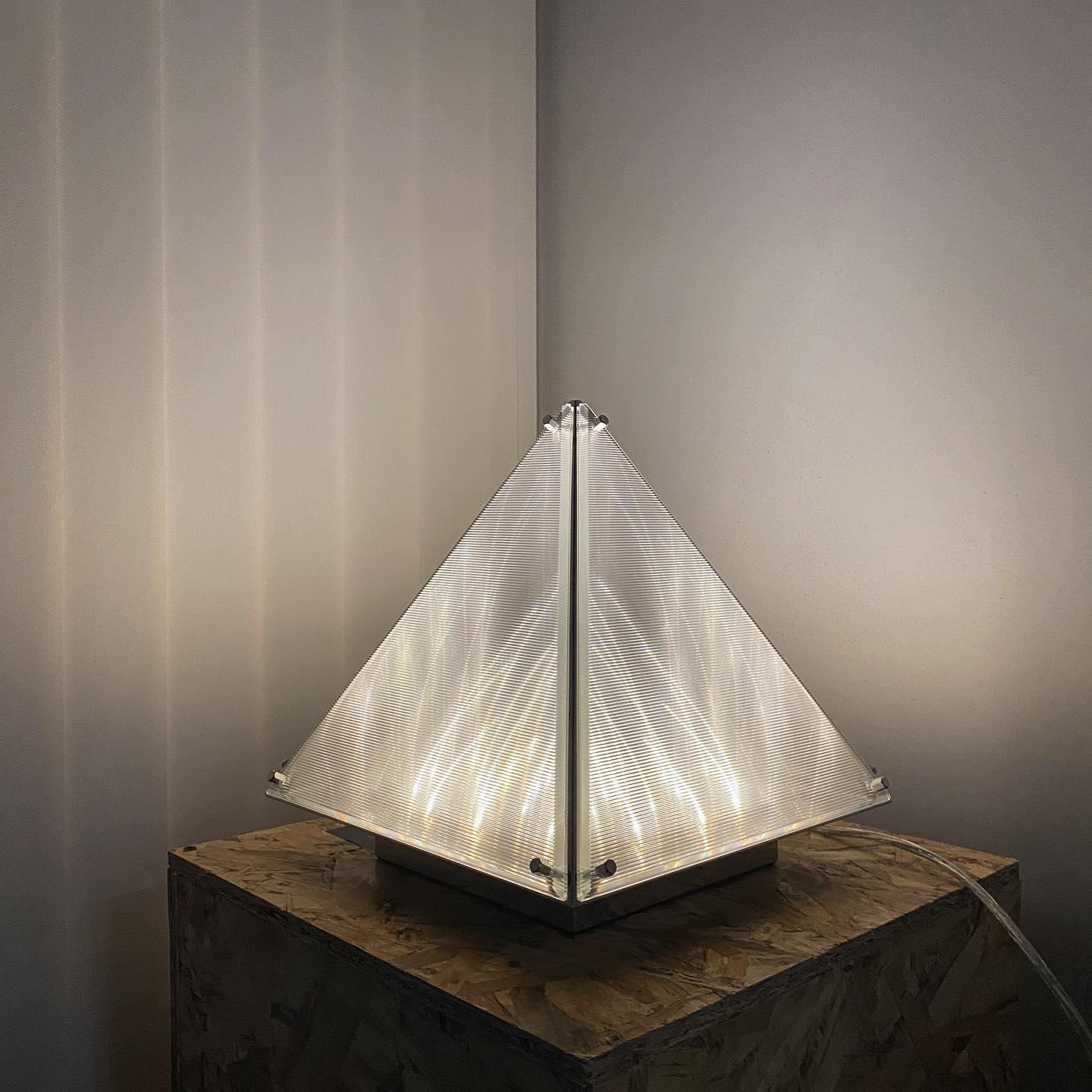 Modern Fragment Table Lamp - Minimalist LED Desk Light for Home Office, Bedroom & Study - Perfect for Reading, Working & Decor