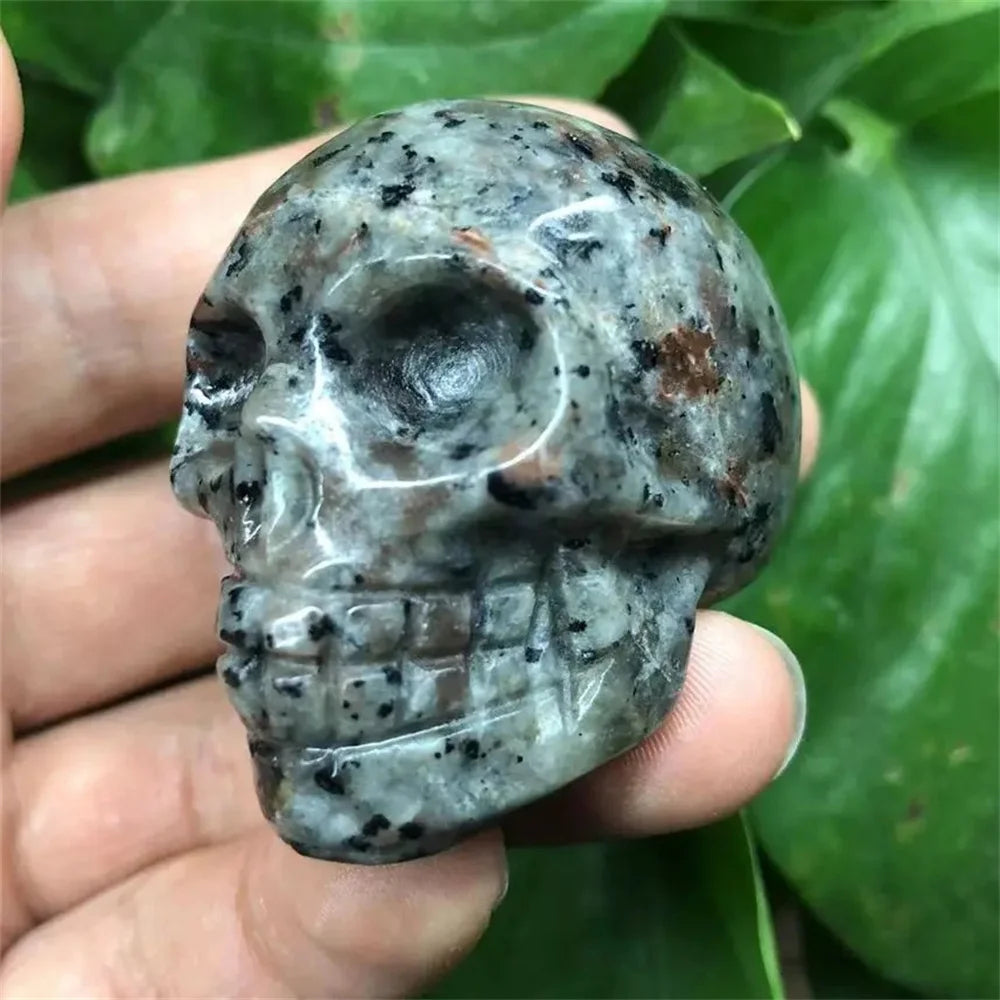 Natural Yooperlite Skull - Hand Carved Sodalite Syenite Crystal Skull for Reiki Healing, UV Reactive Mineral Specimen - Perfect for Meditation, Energy Work & Crystal Collecting