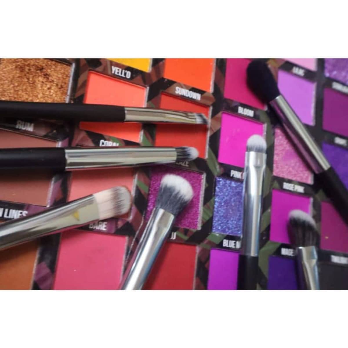 Professional Tapered Powder Blending Brush for Face Makeup - Soft Kabuki Brush for Foundation, Blush & Contouring - Perfect for Everyday Makeup & Professional Use