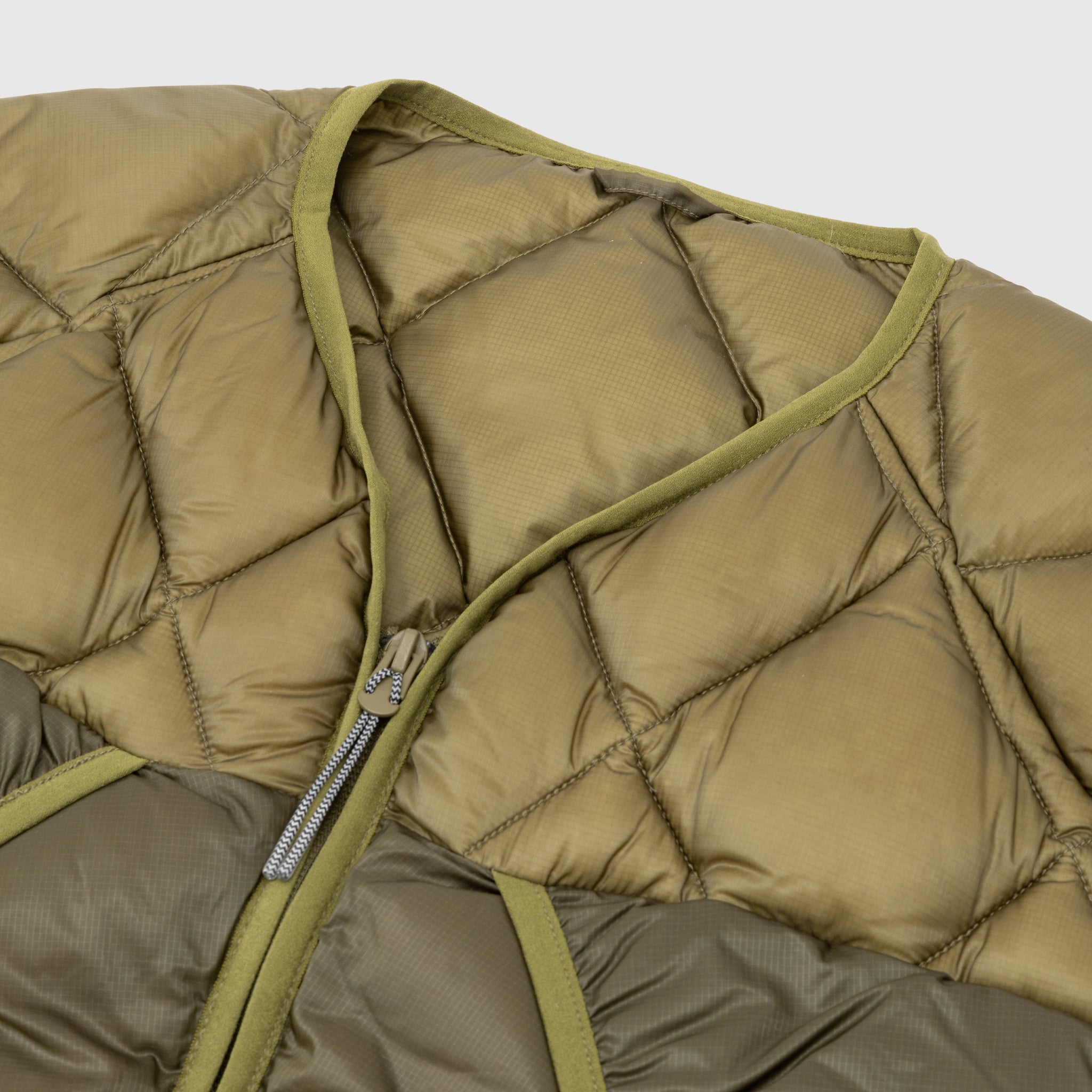 Lightweight Down Vest for Men & Women - Warm & Comfortable Puffer Jacket for Outdoor Activities, Hiking, and Travel