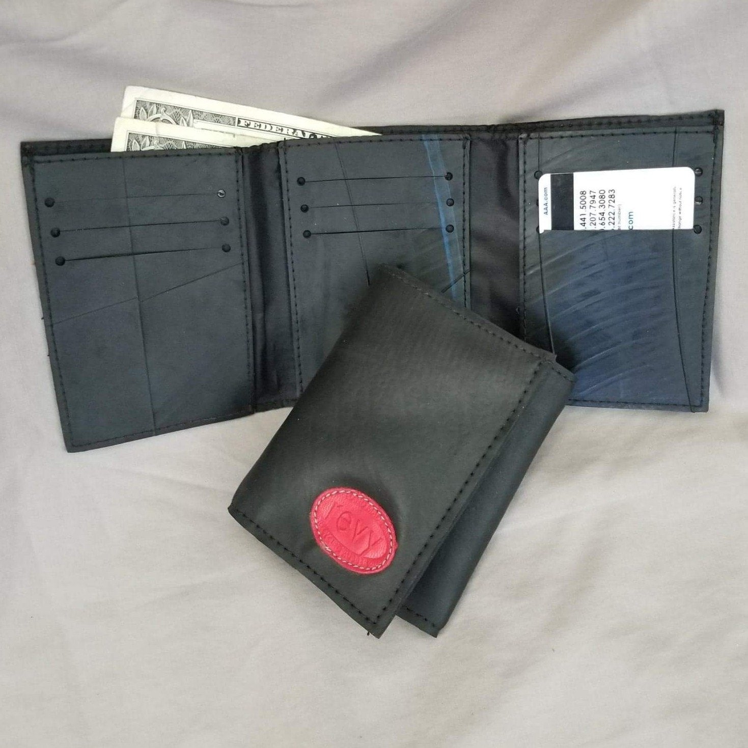 Premium RFID Blocking Leather Trifold Wallet for Men - Slim & Secure Credit Card Holder - Ideal for Travel, Business & Everyday Use