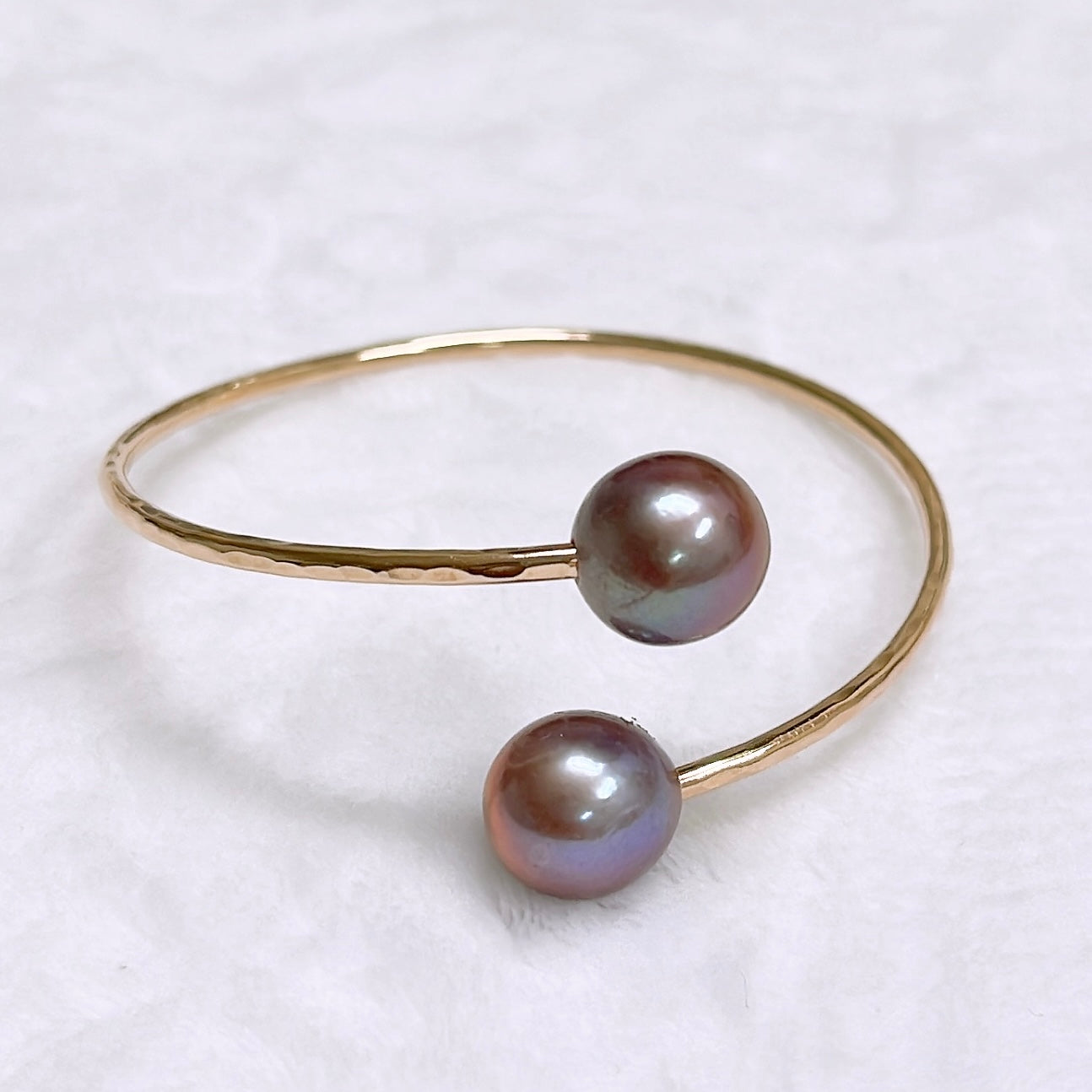 LEIA Cuff Bracelet with Purple Edison Pearls - Elegant Jewelry for Women, Perfect for Weddings, Parties & Special Occasions
