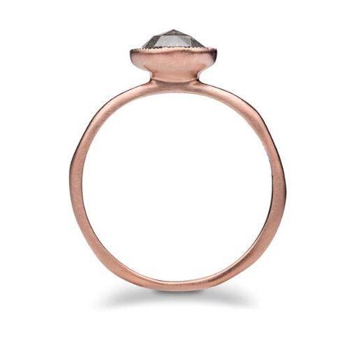 Exquisite Solitaire Diamond & Gold Engagement Ring for Women - Perfect for Proposals, Weddings & Anniversaries