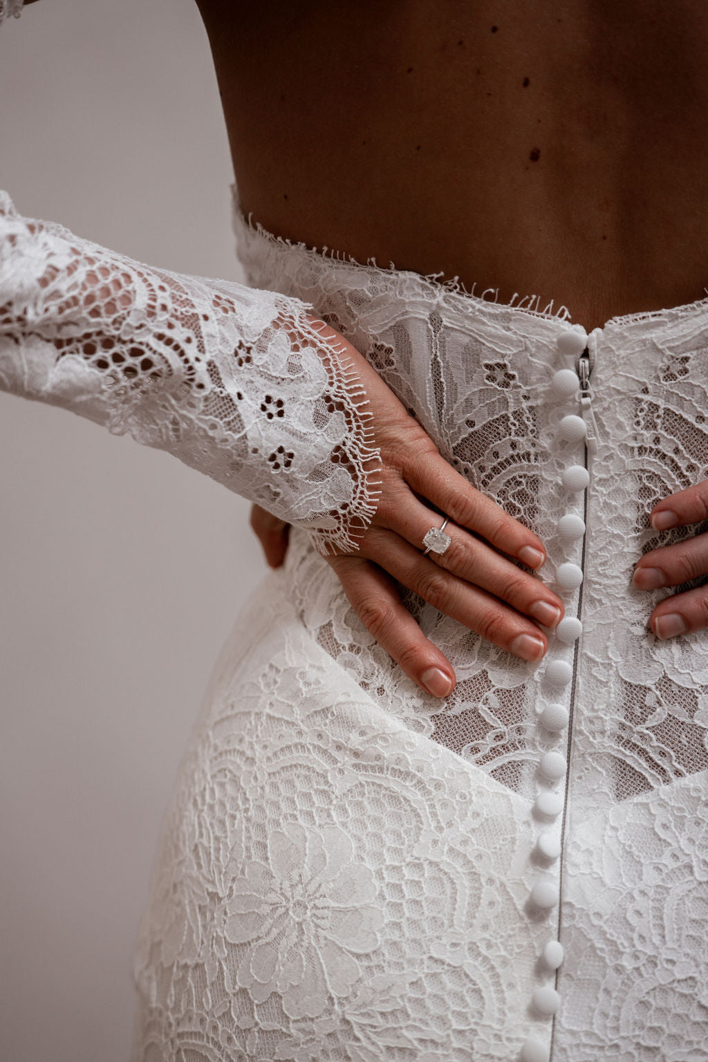 Ivory Lace Bridal Fabric - Wholesale Bulk Lace Material for Wedding Dresses, Gowns & DIY Crafts - Perfect for Bridal Veils, Table Runners & Home Decor