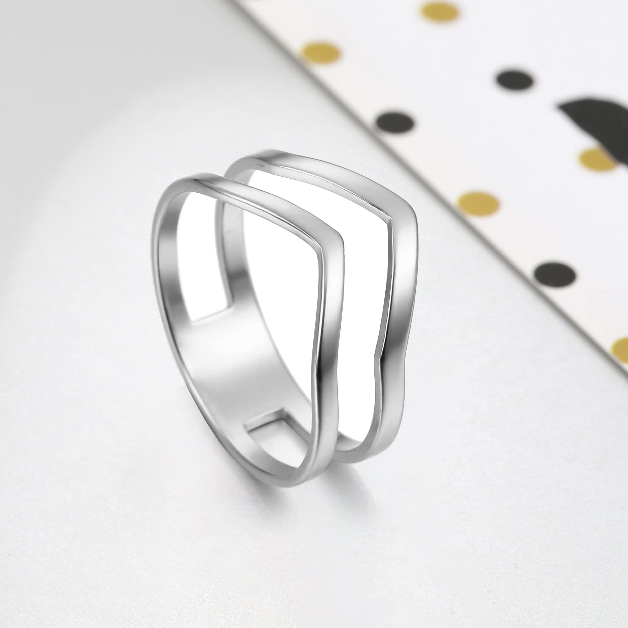 TEAMER Simple Geometric Wave Ring - Stainless Steel Stackable Rings for Women - Elegant Party Jewelry for Everyday Wear & Special Occasions