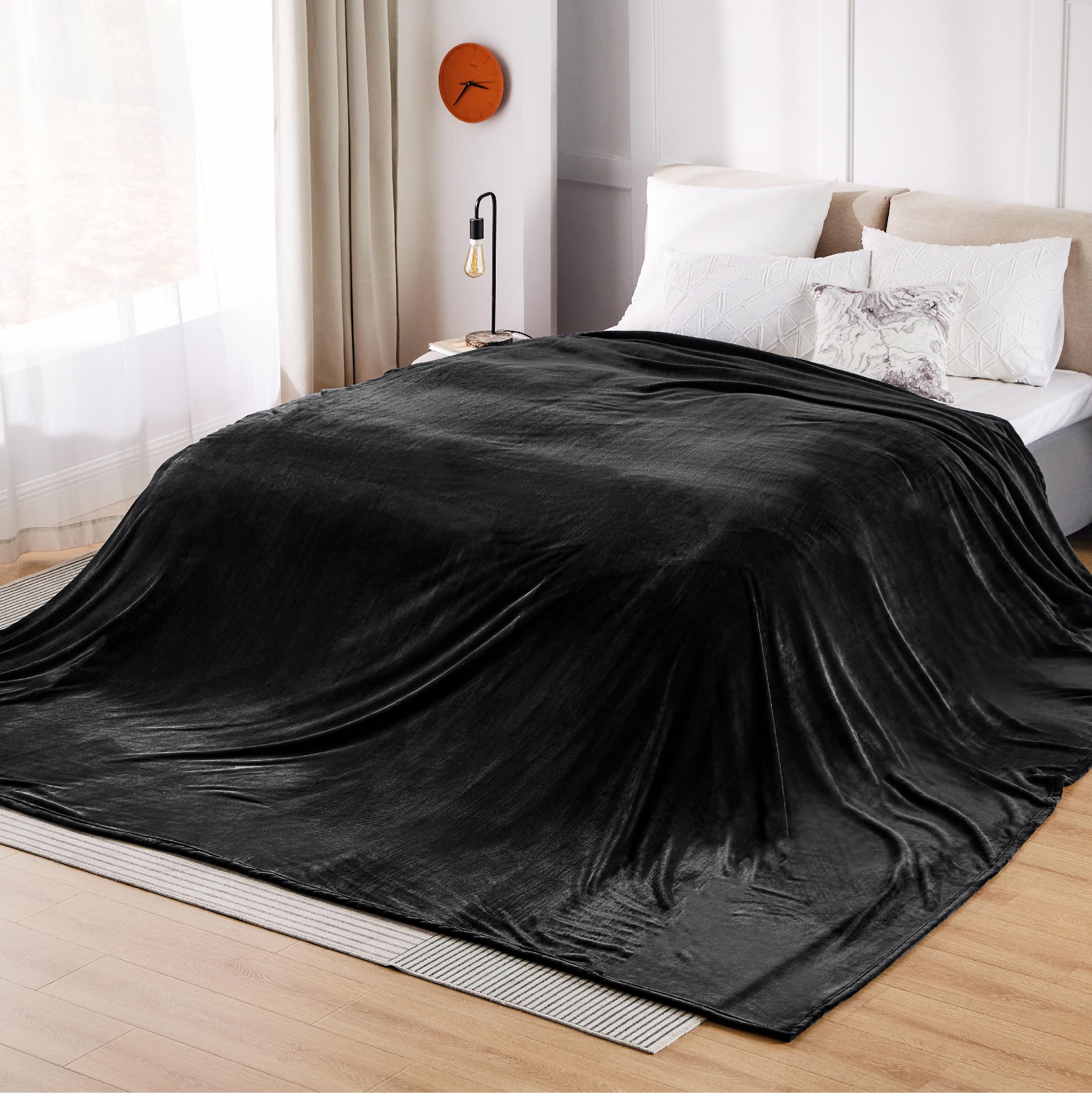 Bedsure Oversized Fleece Blanket Black - 280GSM Ultra Soft & Lightweight Plush Throw Blanket for Bed, Sofa, Couch - Perfect for Home, Travel, Camping & Gift Giving