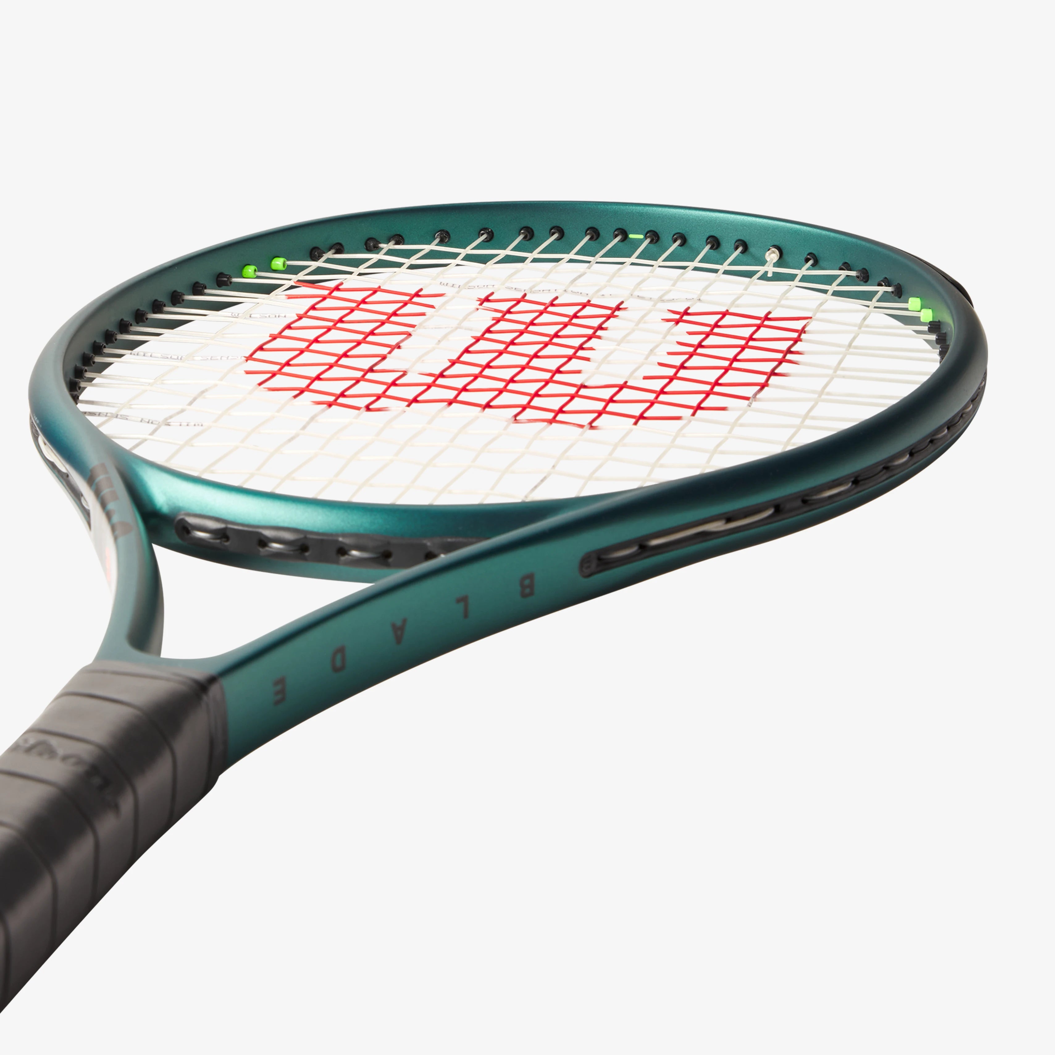 Wilson Blade 26 v9 Junior Tennis Racket - Lightweight Kids Tennis Racquet for Beginners & Youth Players | Perfect for Training, Practice & Junior Tournaments