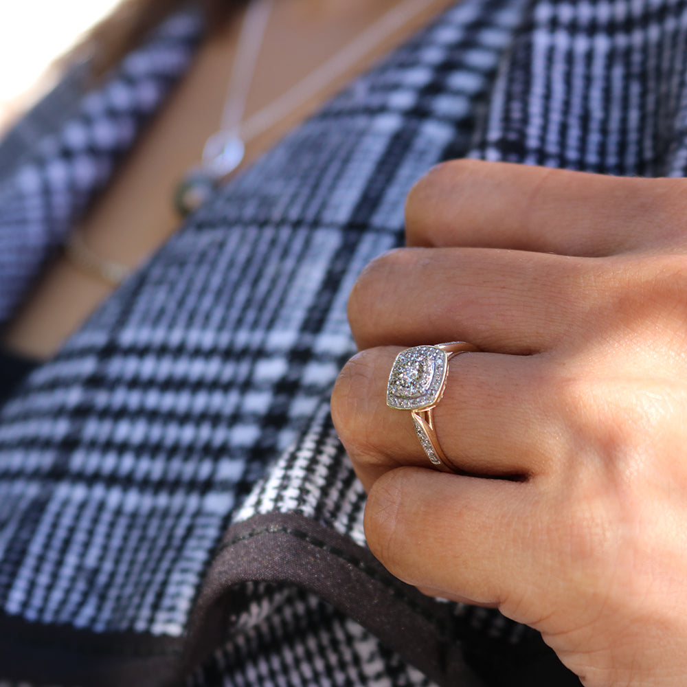 9ct Yellow Gold 1/4 Carat Diamond Engagement Ring - Claw Set Solitaire Ring for Women, Perfect for Proposals, Anniversaries & Special Occasions